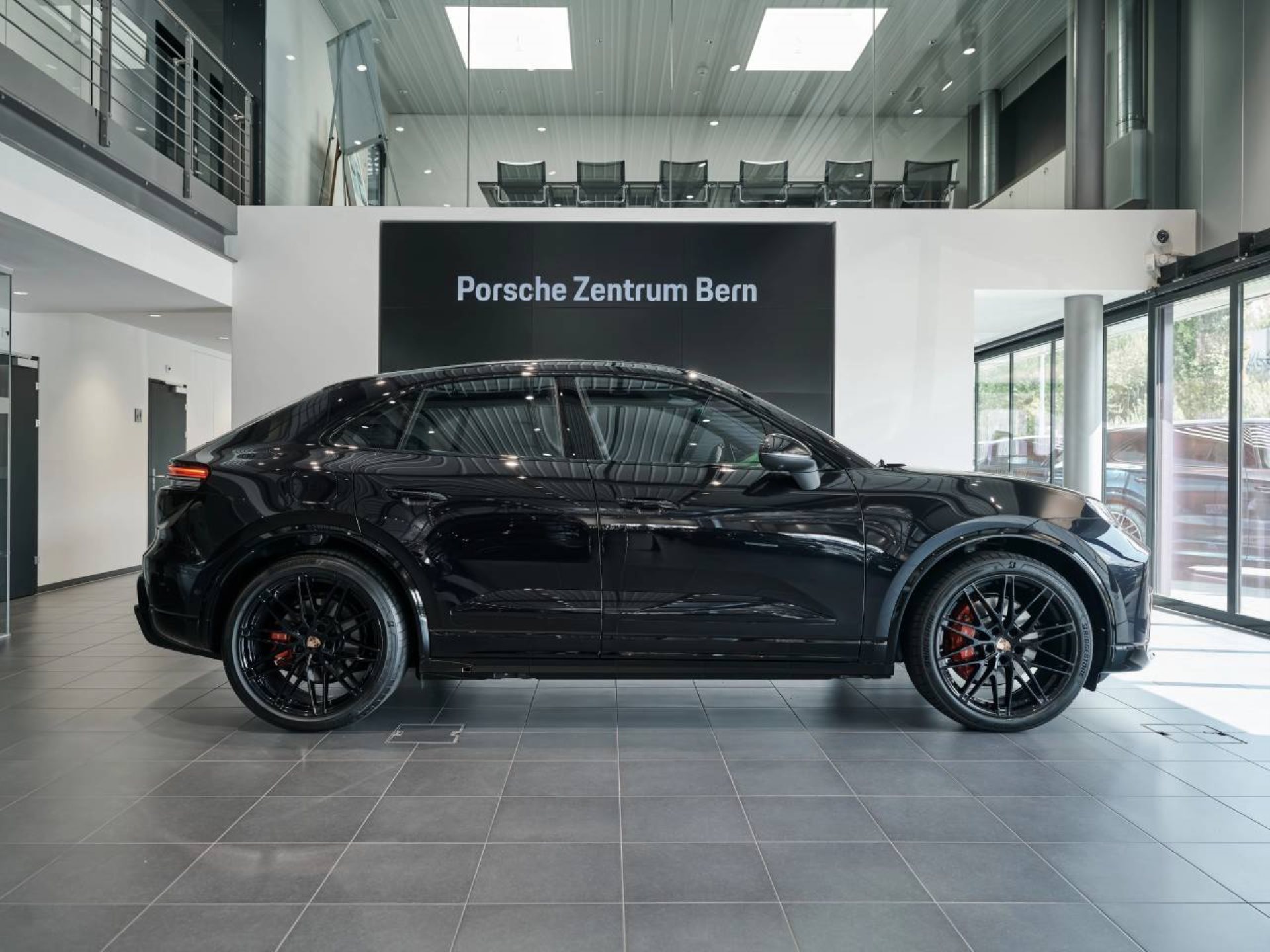 PORSCHE Macan 4S-showroom-element-1
