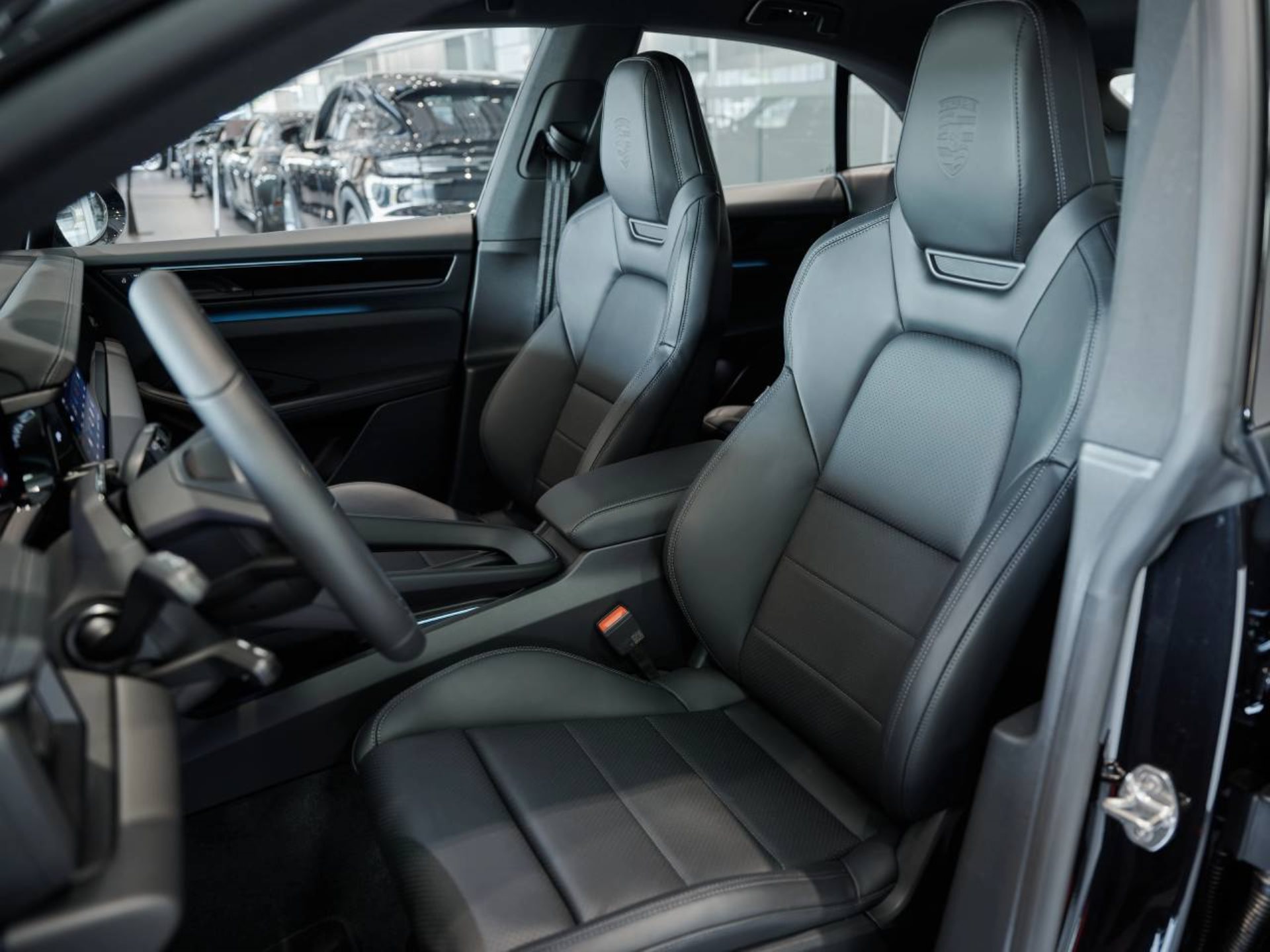 PORSCHE Macan 4S-image-4