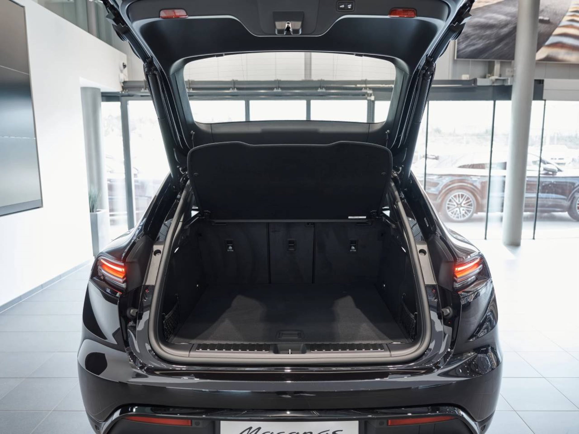PORSCHE Macan 4S-image-12