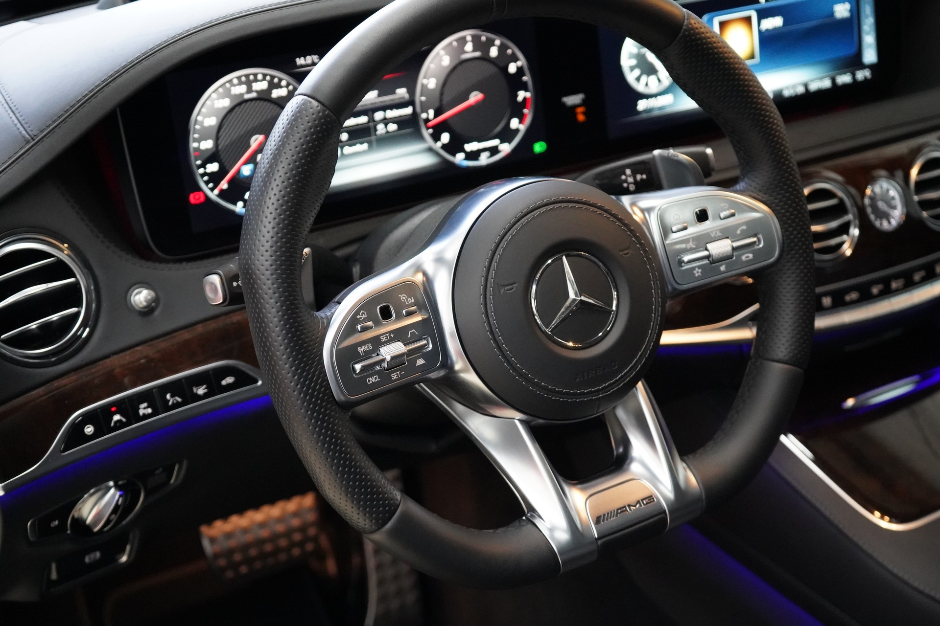 MERCEDES-BENZ S 63 AMG L 4Matic+ 9G-Tronic-image-12