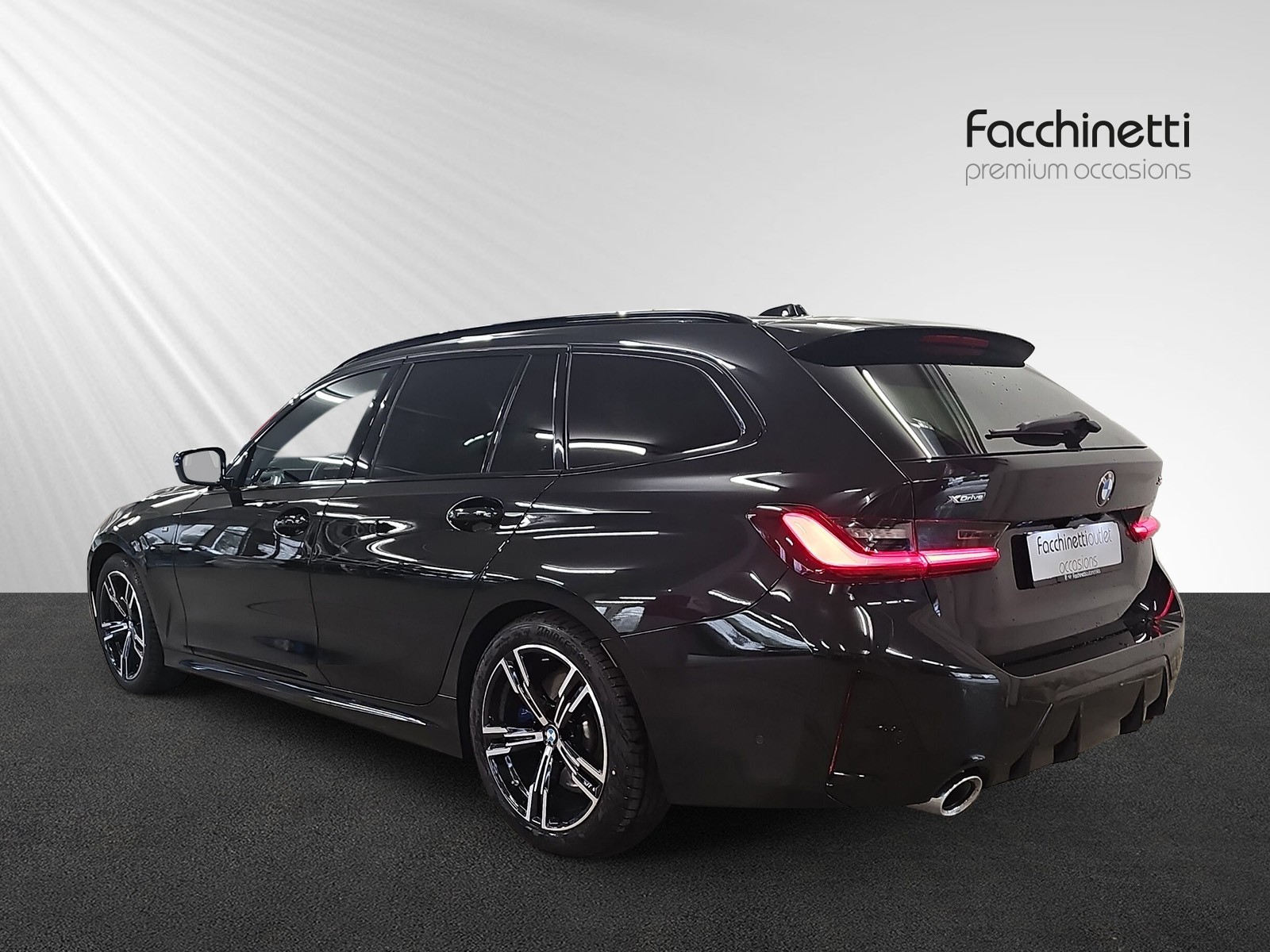 BMW 320d xDrive 48V Touring Steptronic M Sport-showroom-element-2