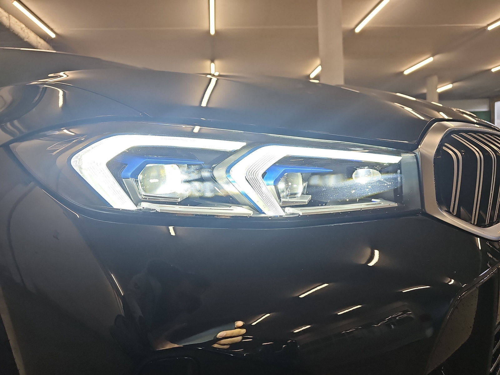 BMW 320d xDrive 48V Touring Steptronic M Sport-image-16