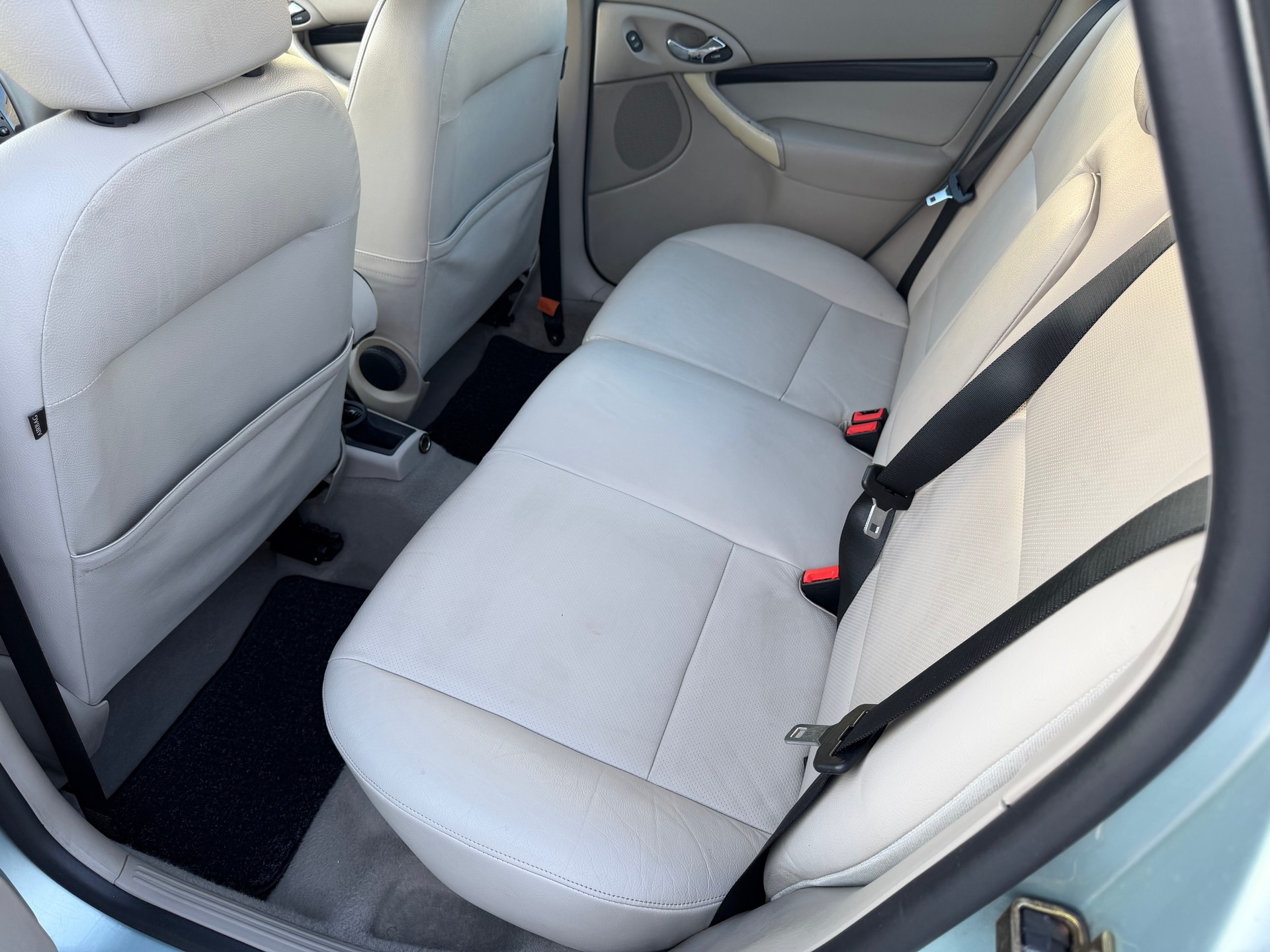FORD Focus 2.0i 16V Ghia-image-7