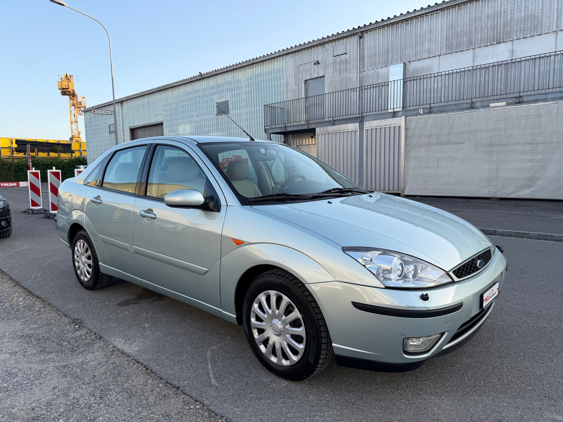 FORD Focus 2.0i 16V Ghia-showroom-element-3