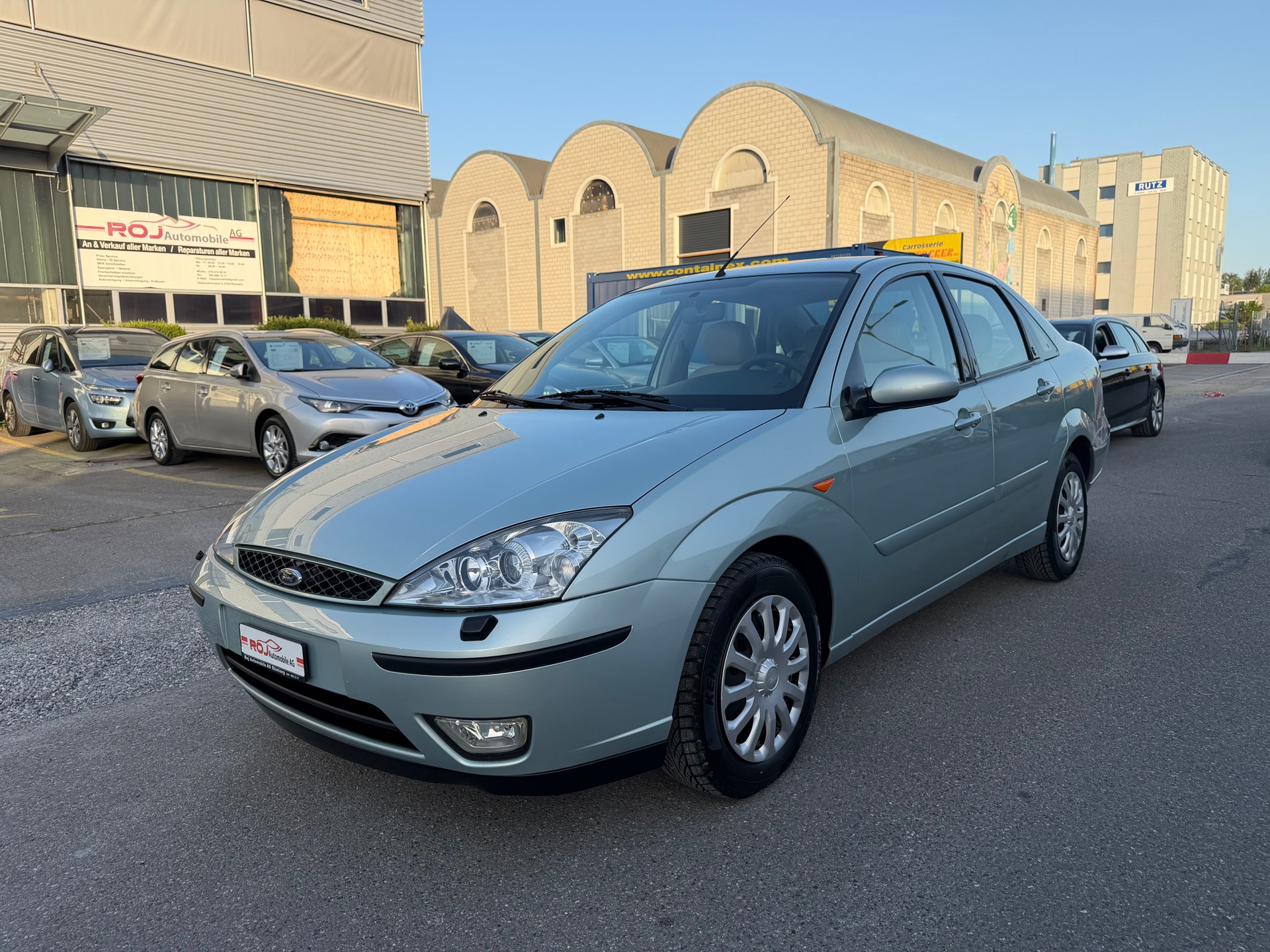 FORD Focus 2.0i 16V Ghia-showroom-element-1