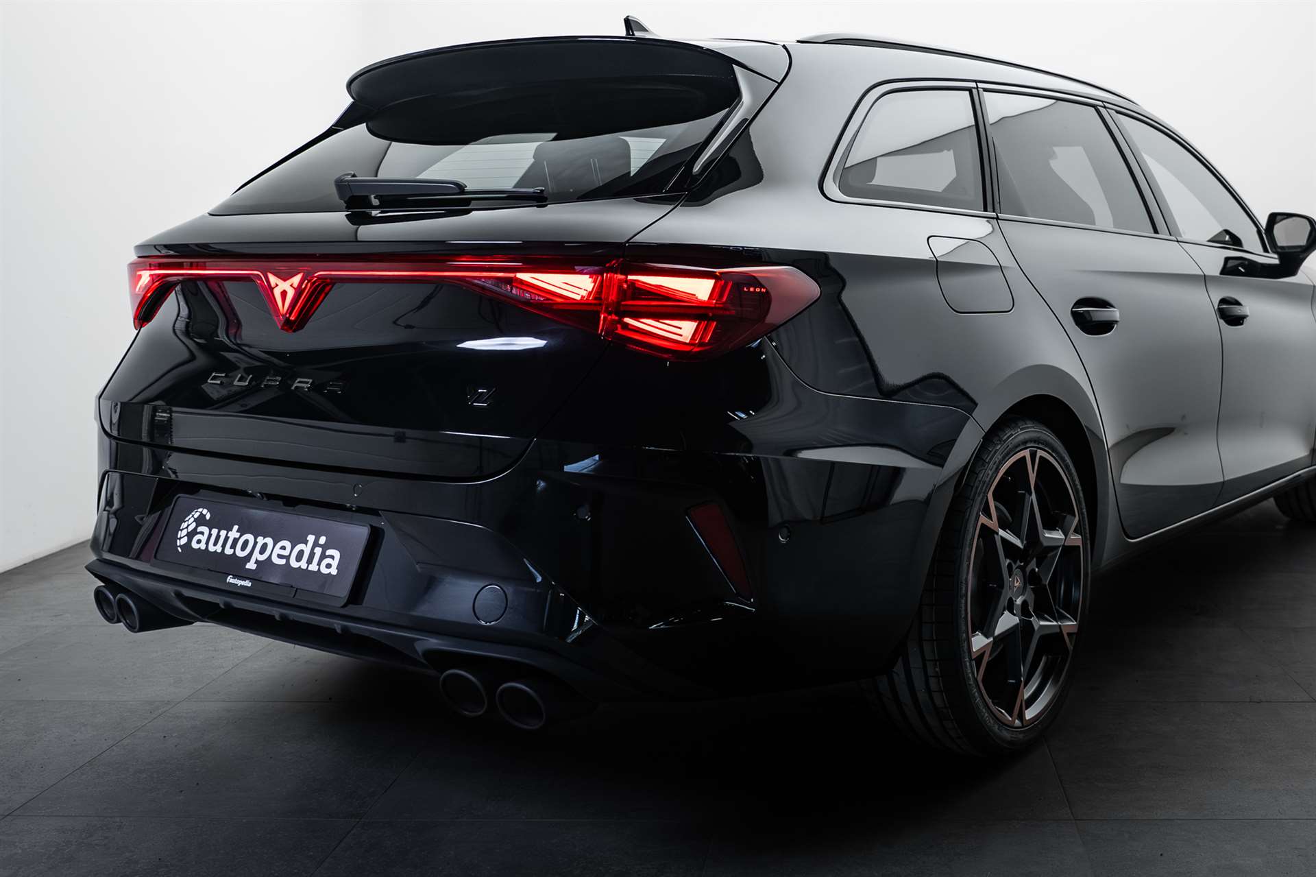 CUPRA LEON ST 2.0 TSi VZ 4Drive 333PS DSG-Automat-showroom-element-3
