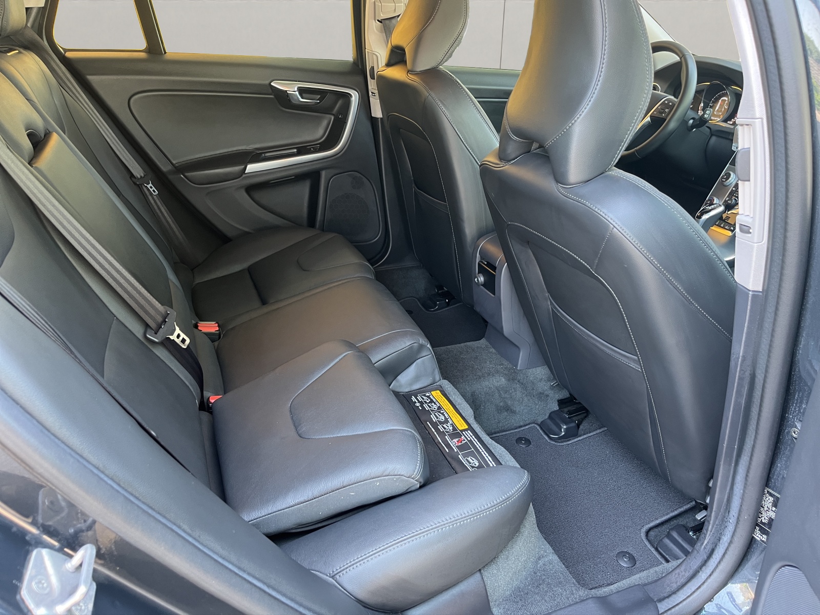 VOLVO V60 Cross Country 2.0 T5 Executive AWD S/S-image-11
