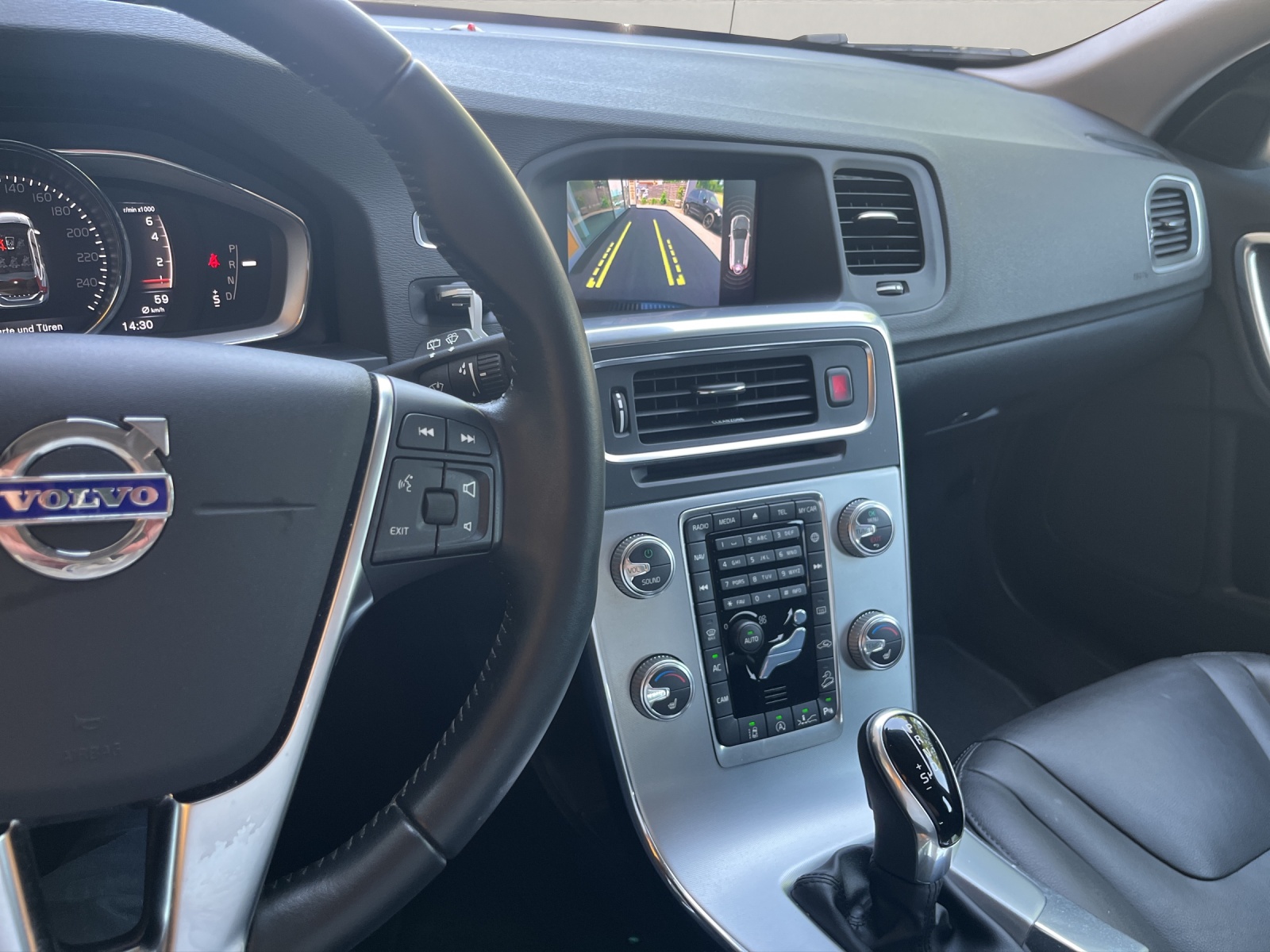 VOLVO V60 Cross Country 2.0 T5 Executive AWD S/S-image-15