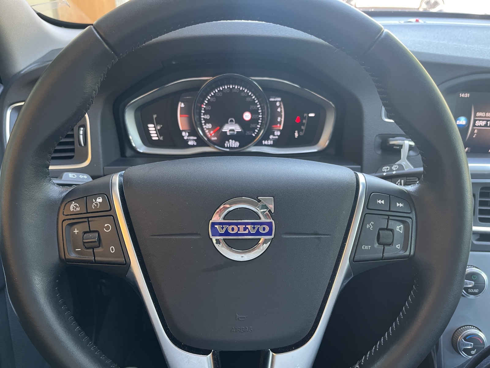 VOLVO V60 Cross Country 2.0 T5 Executive AWD S/S-image-14