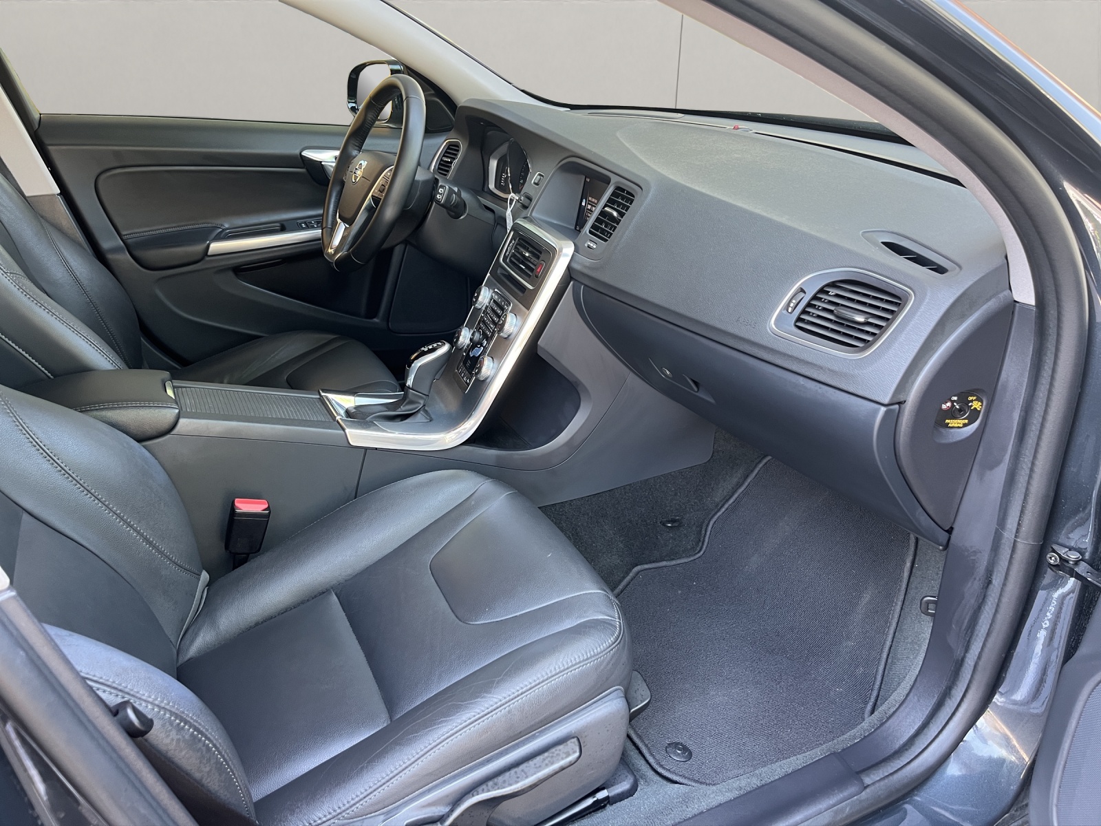 VOLVO V60 Cross Country 2.0 T5 Executive AWD S/S-image-12