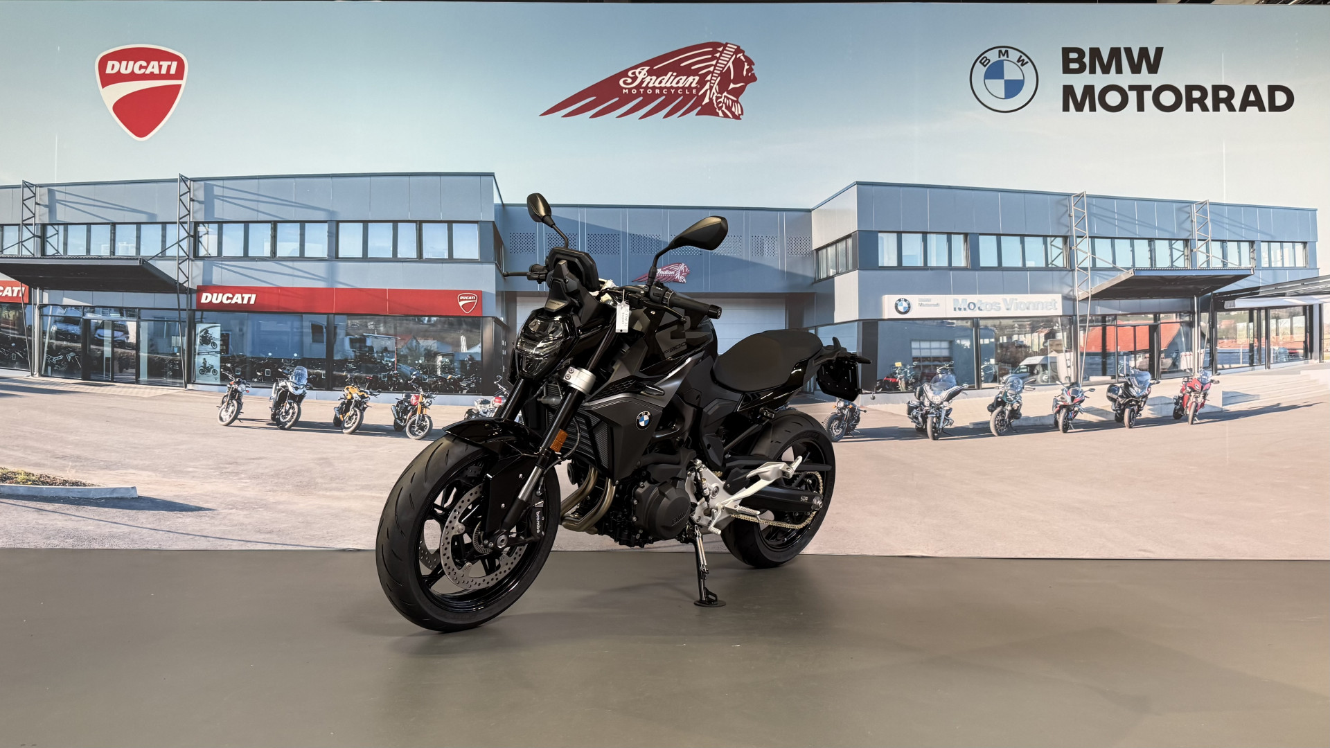 BMW F 900 R A2 Triple Black Leasing à partir de 2.9% / Rabaissé-showroom-element-2