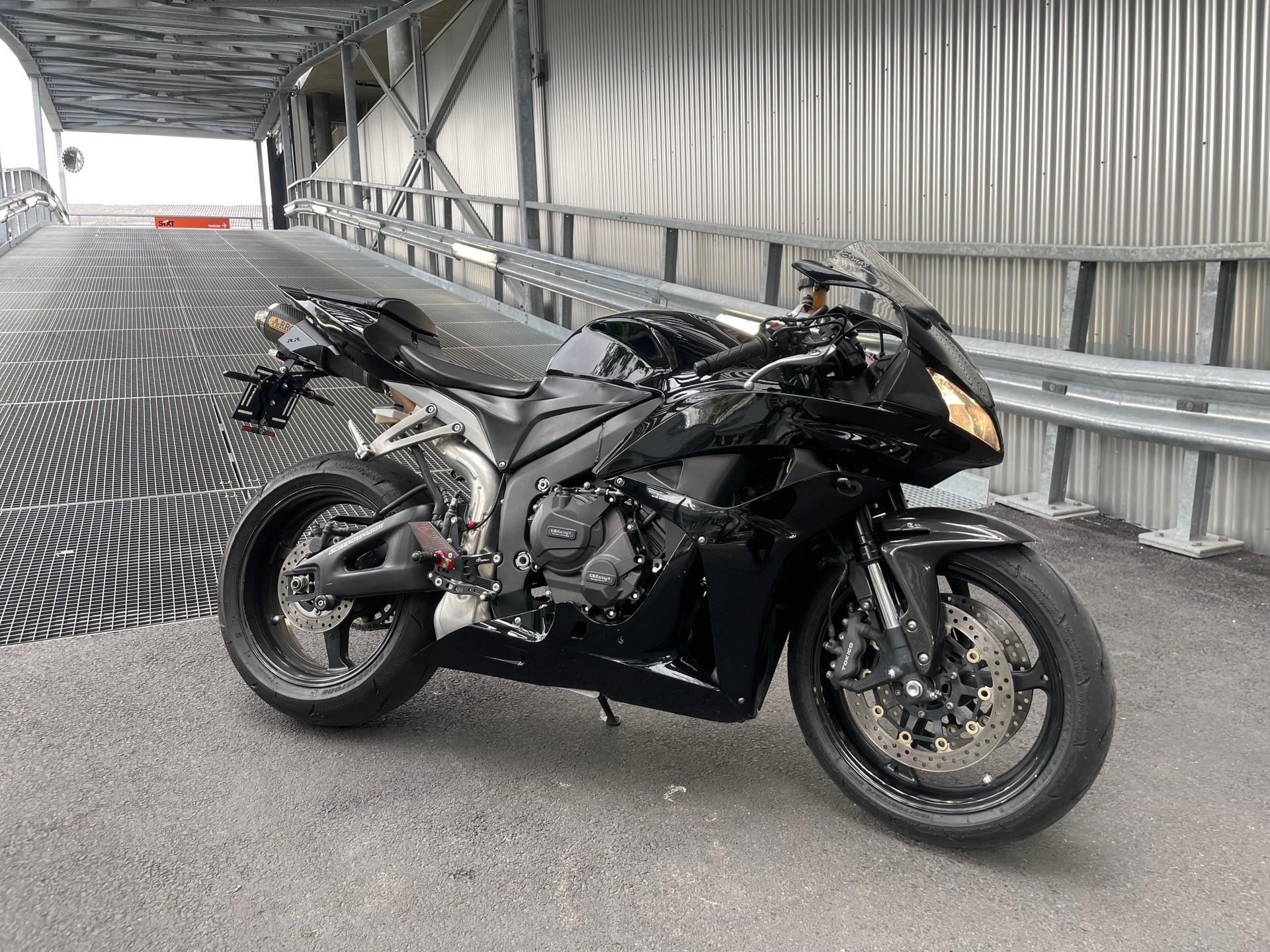 HONDA CBR 600 RR-image-1