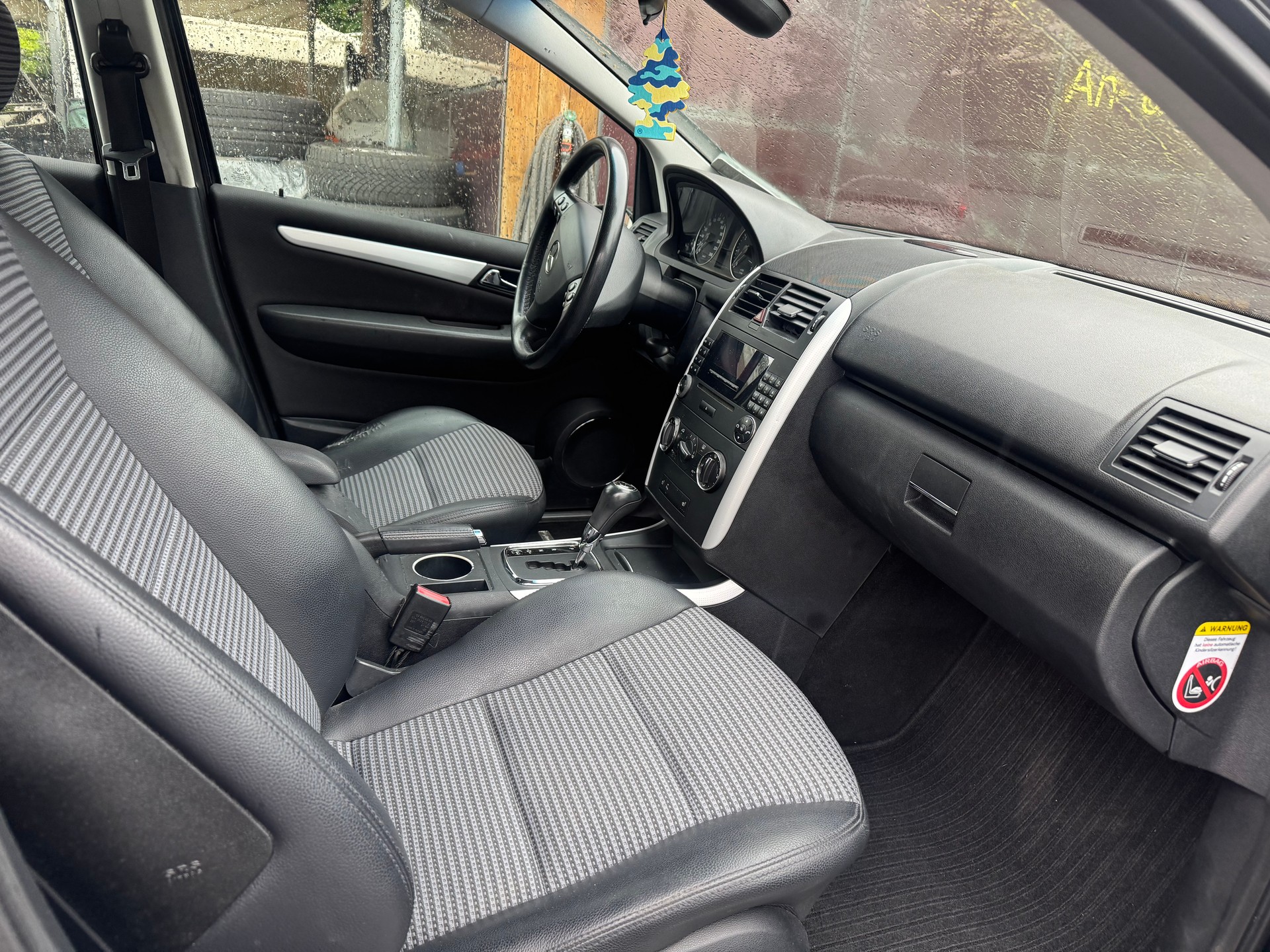 MERCEDES-BENZ A 200 Avantgarde-image-6