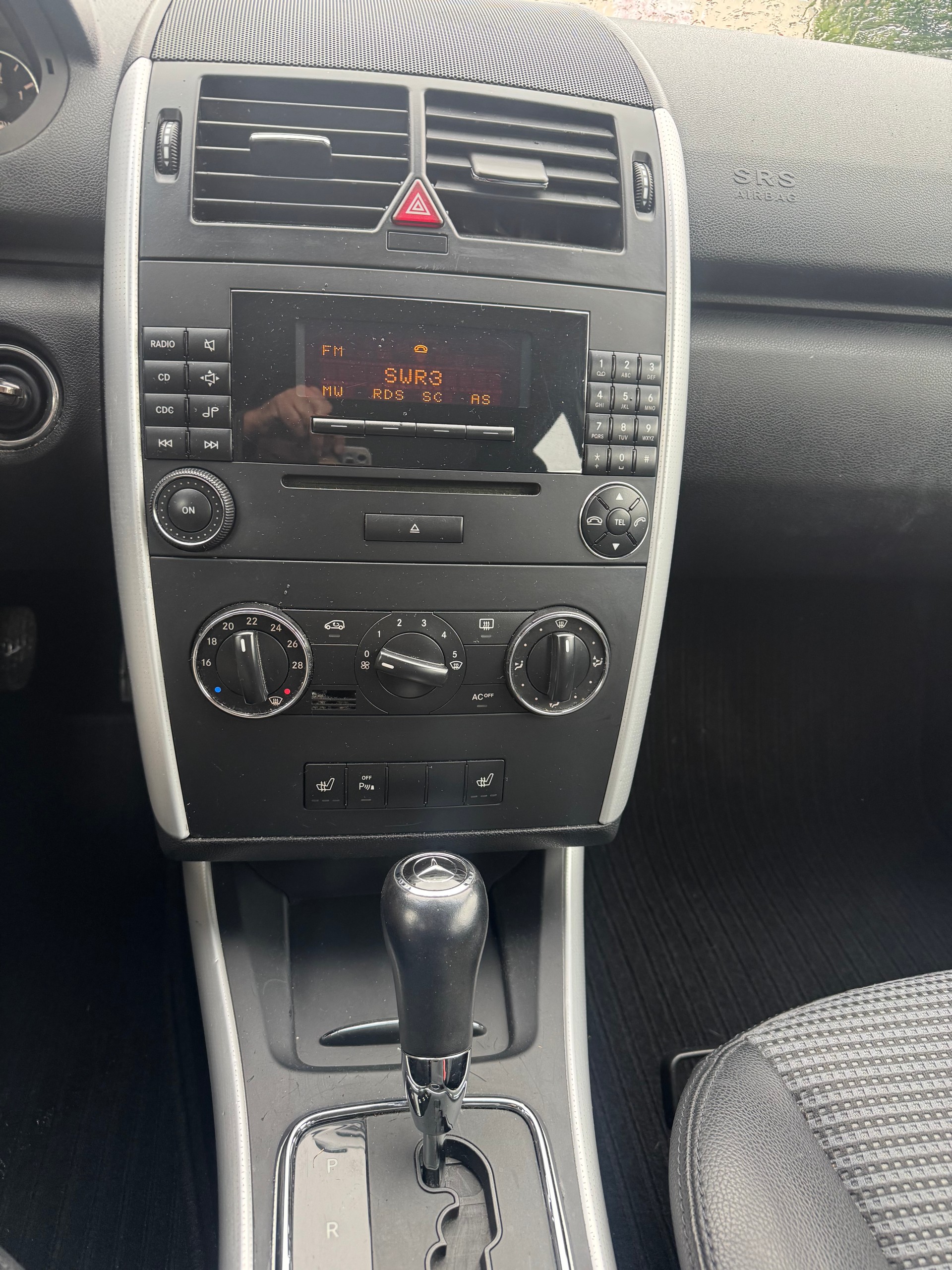 MERCEDES-BENZ A 200 Avantgarde-image-14