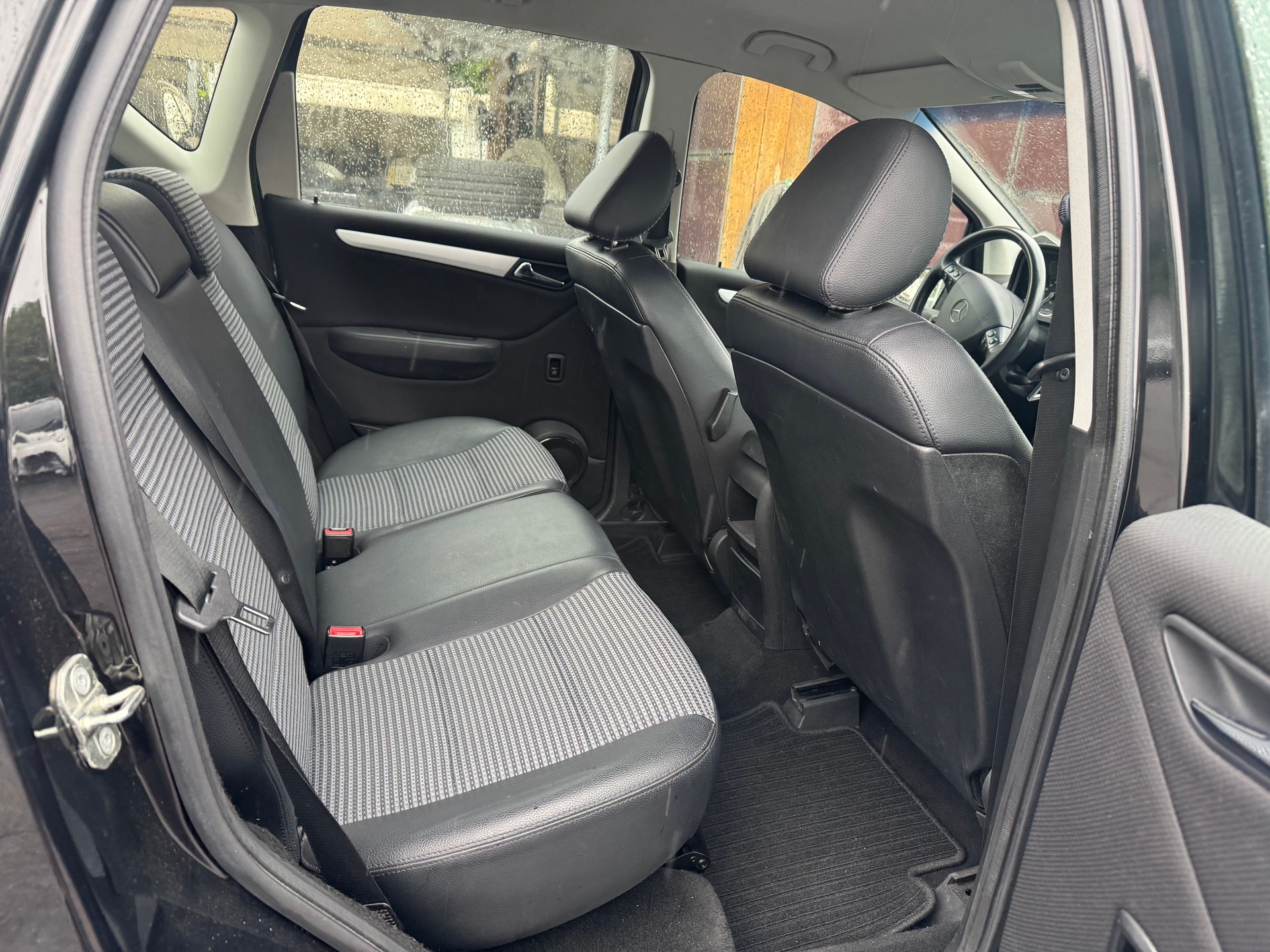 MERCEDES-BENZ A 200 Avantgarde-image-8