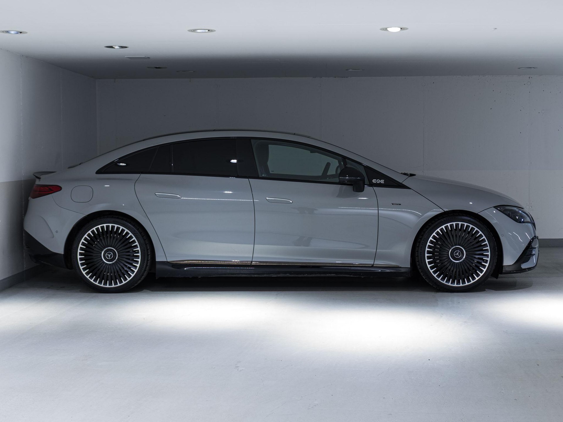MERCEDES-BENZ EQE 43 AMG 4MATIC-image-1