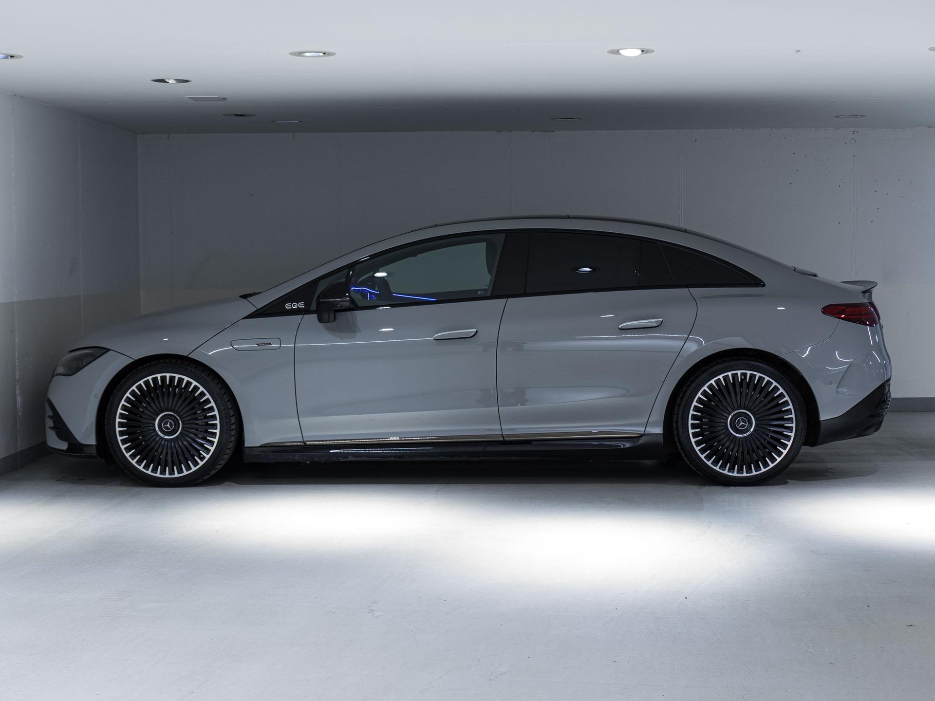 MERCEDES-BENZ EQE 43 AMG 4MATIC-image-4