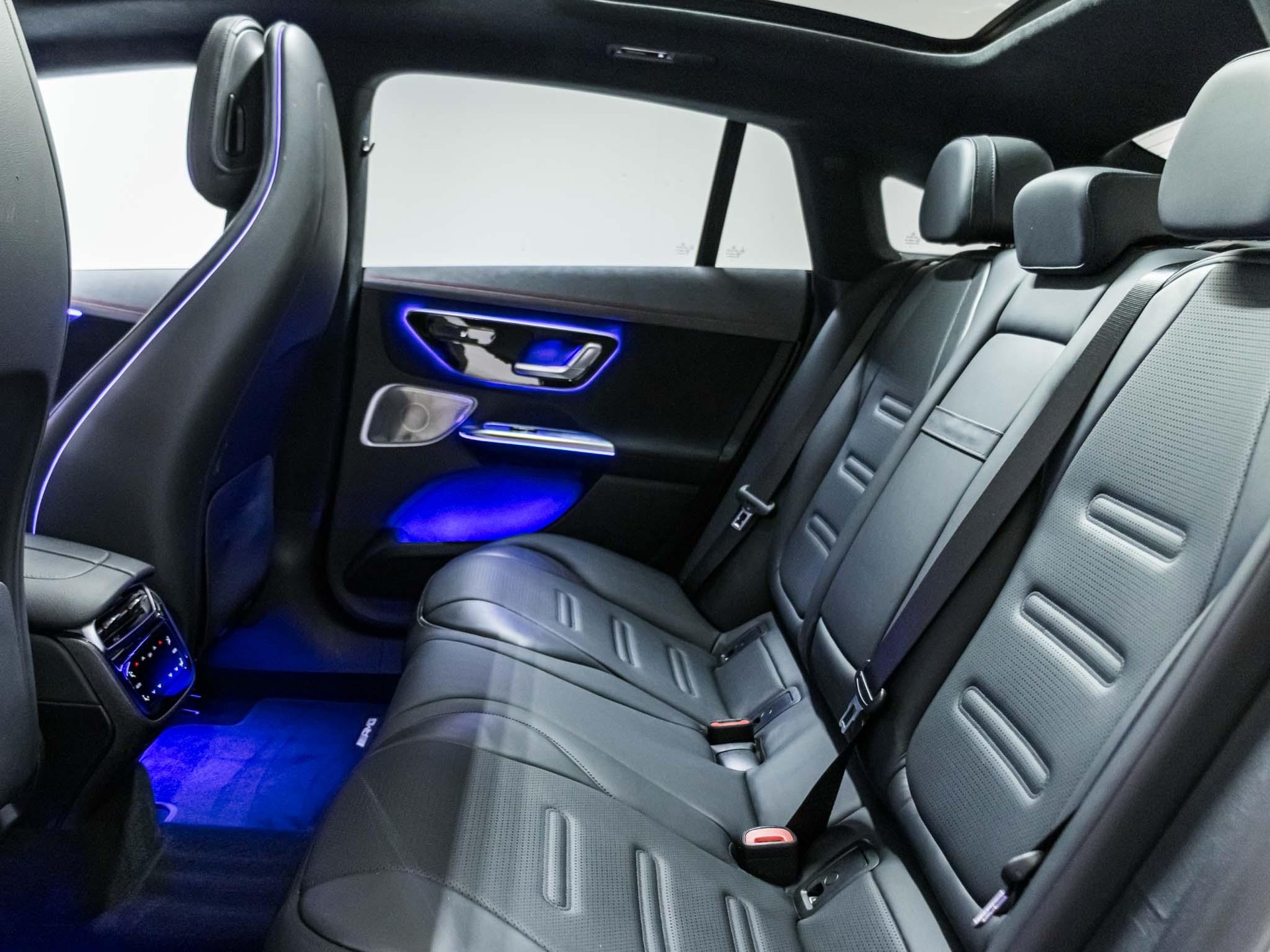 MERCEDES-BENZ EQE 43 AMG 4MATIC-image-7
