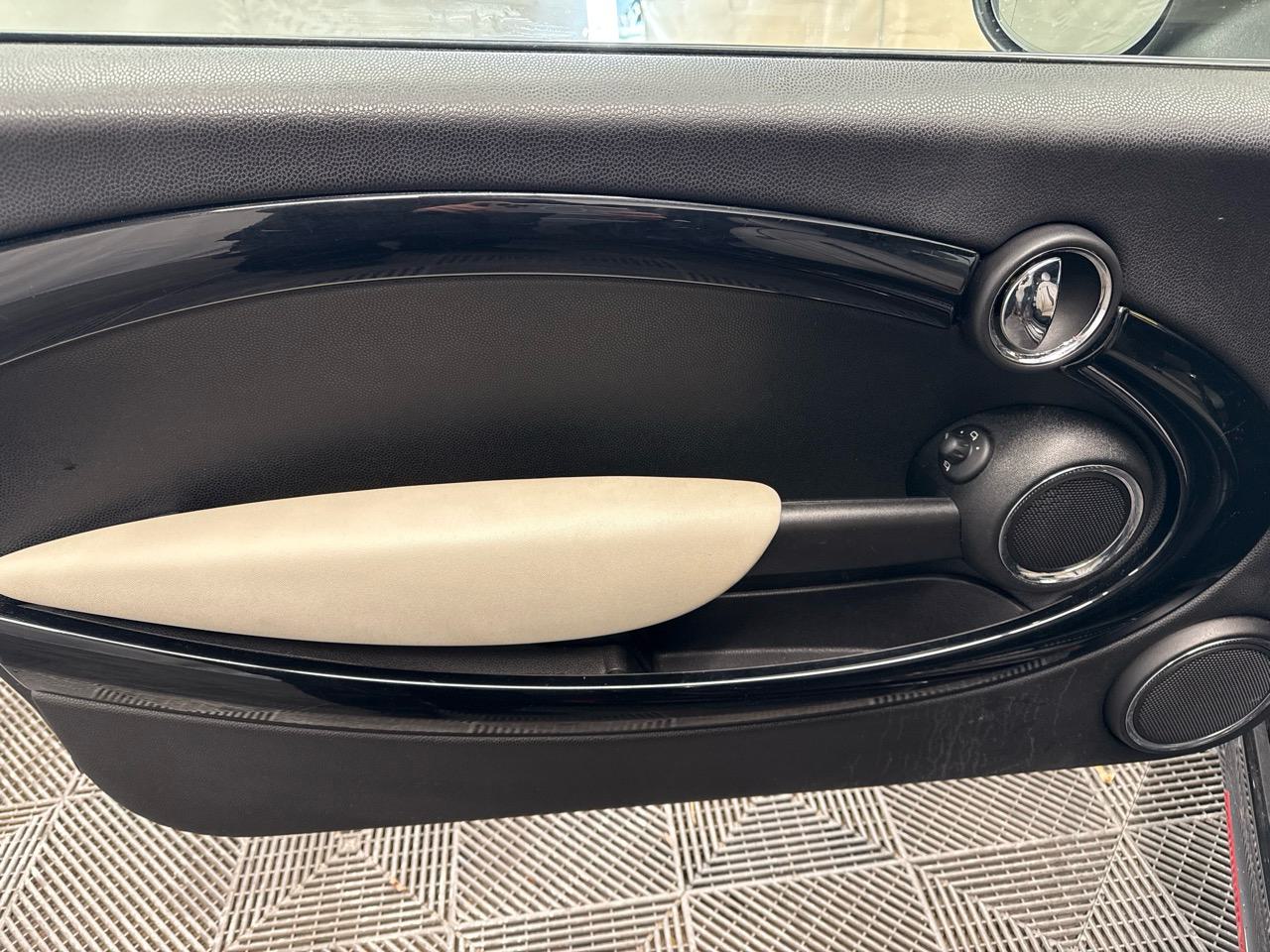MINI Cooper John Cooper Works Cabriolet-showroom-element-3