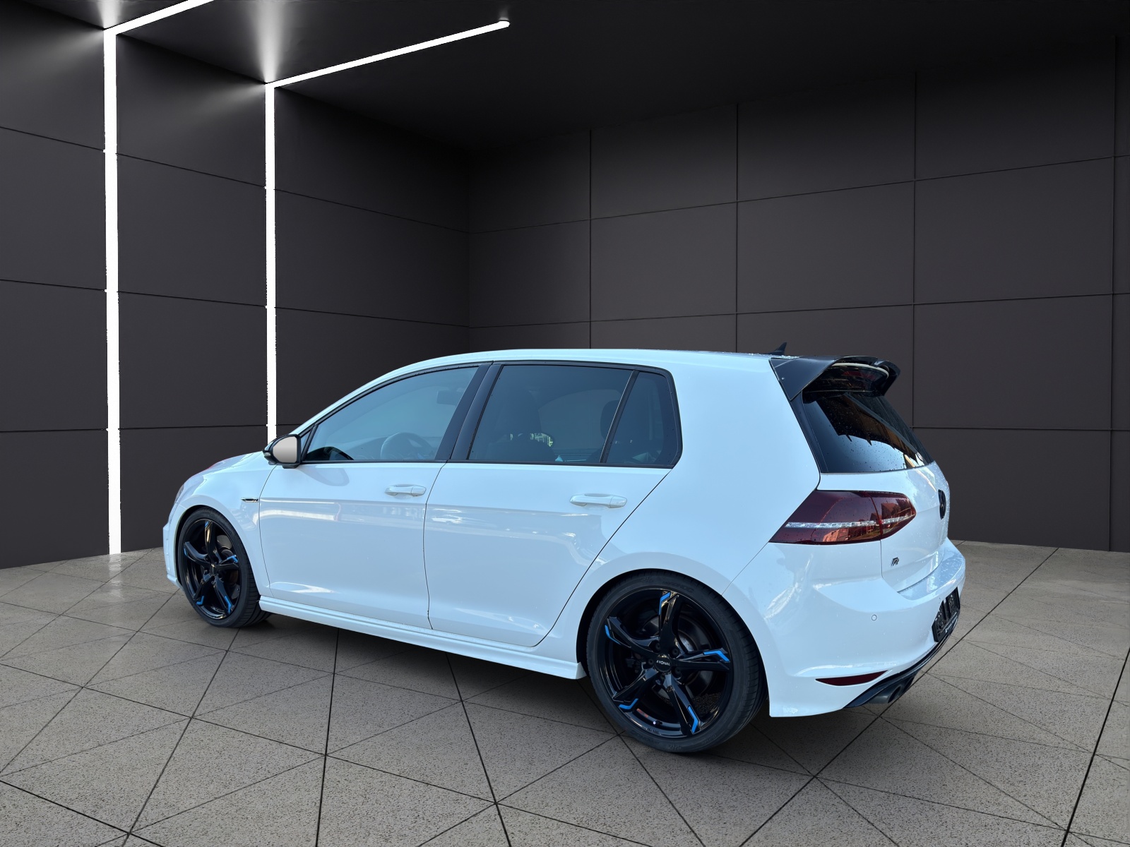 VW Golf 2.0 TSI R 4Motion DSG-showroom-element-2