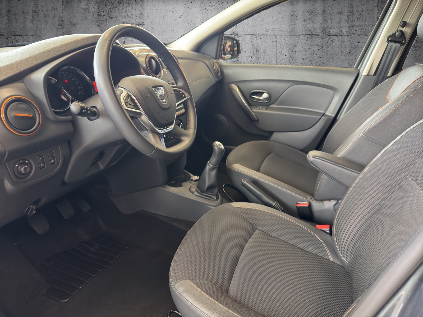 DACIA Logan MCV 0.9 Stepway Unlimited-showroom-element-1
