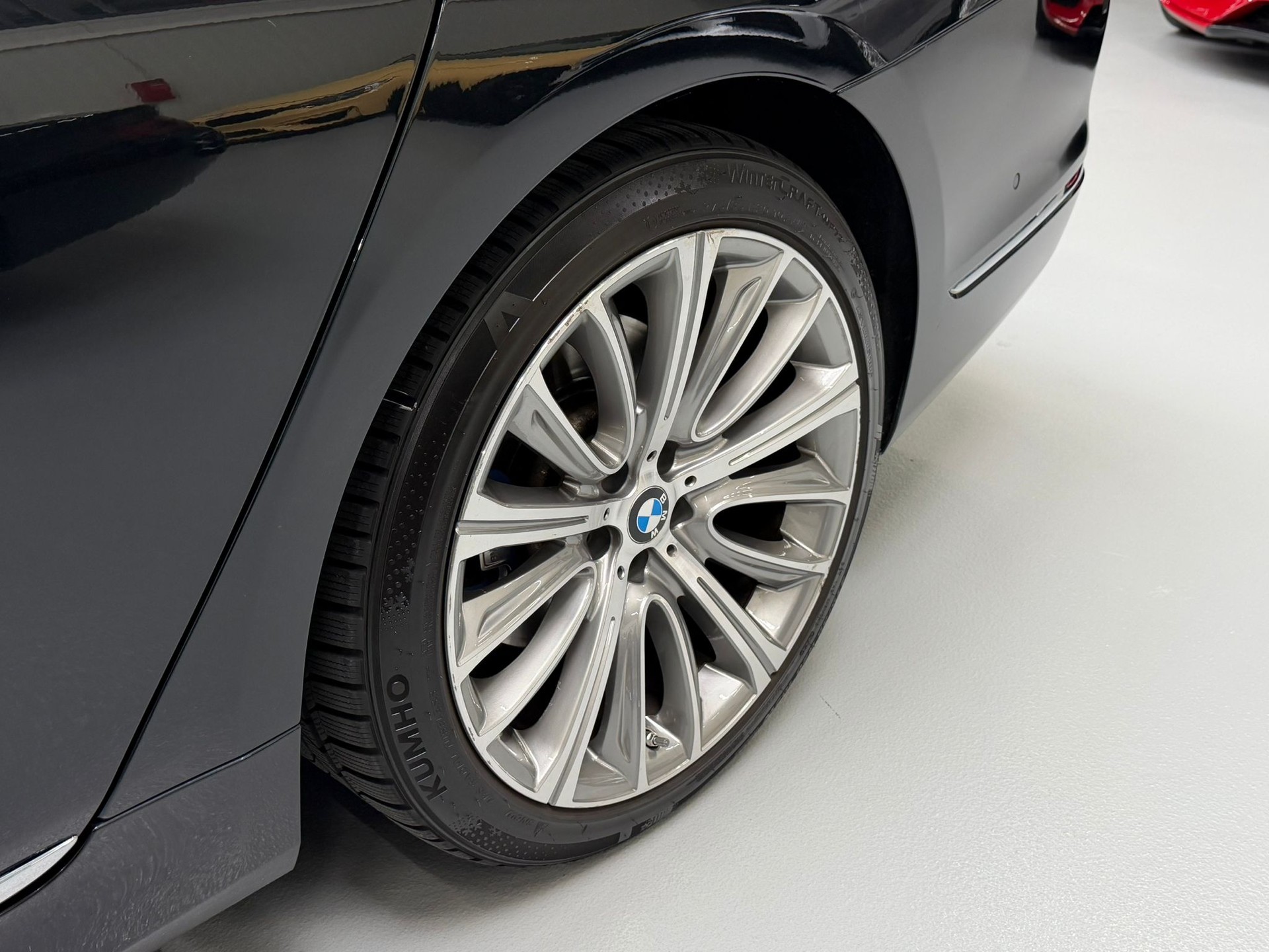 BMW 730d xDrive Steptronic-showroom-element-3