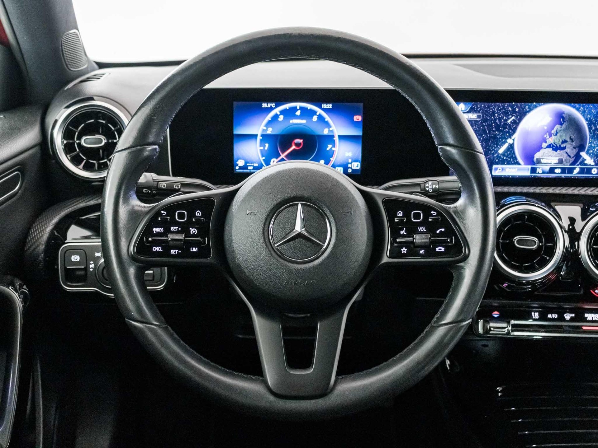 MERCEDES-BENZ A 200-image-9
