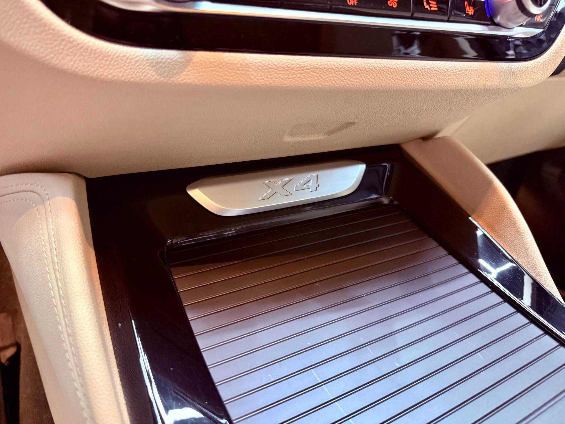 BMW X4 xDrive 30i Steptronic-image-18