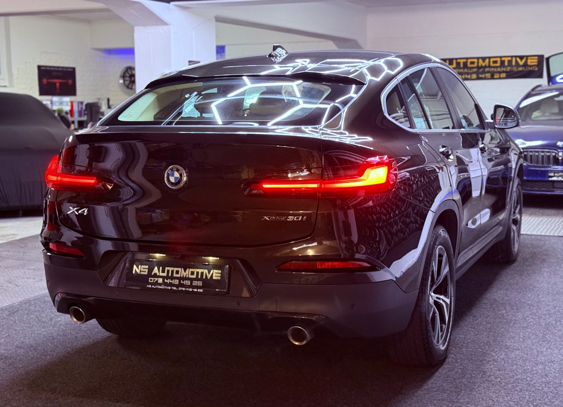 BMW X4 xDrive 30i Steptronic-showroom-element-3