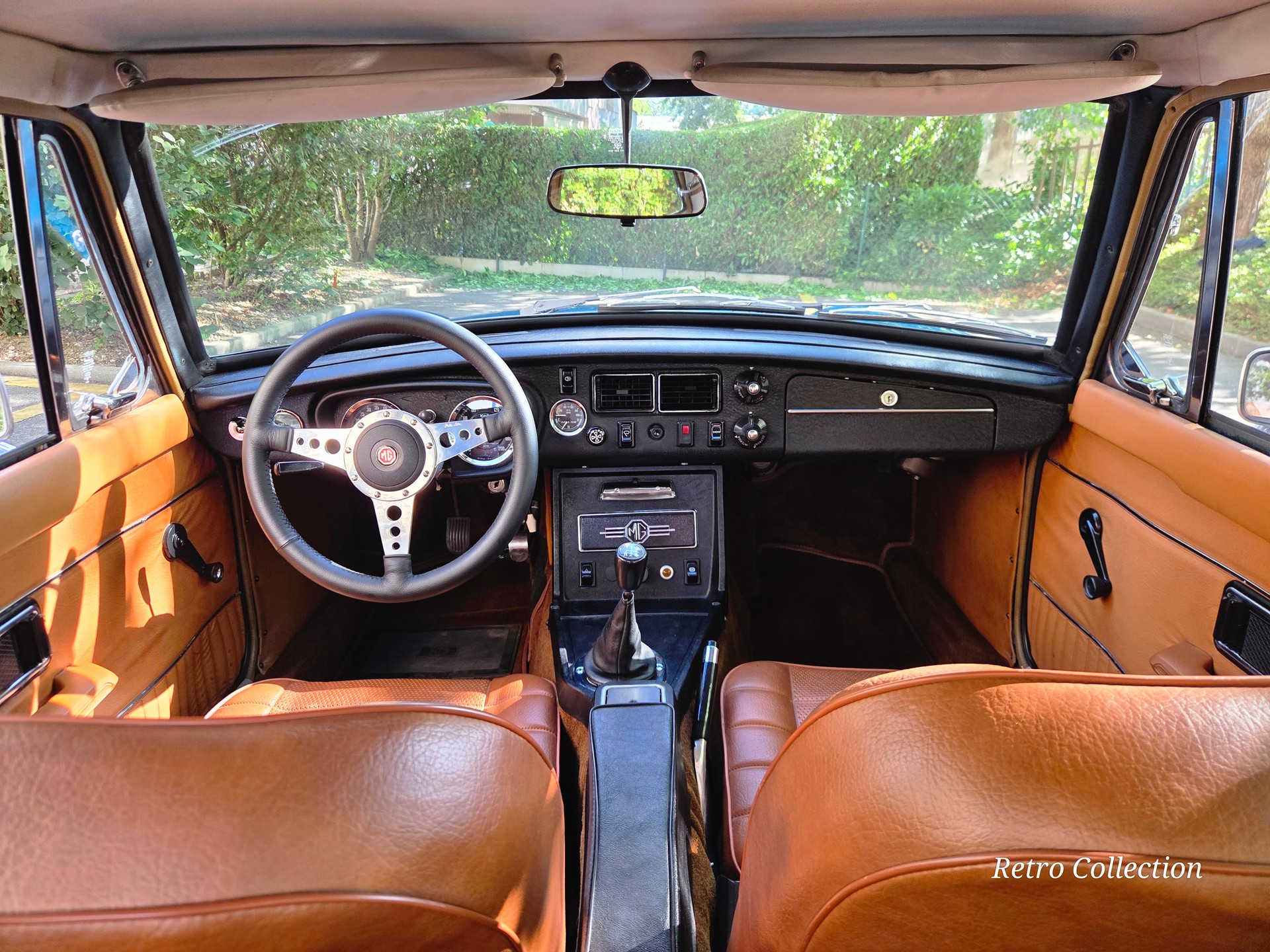 MG MGB GT - ultime série avec pare-chocs chromés - Overdrive - voiture CH - Expertisée vétéran 01.06.2026.-image-10