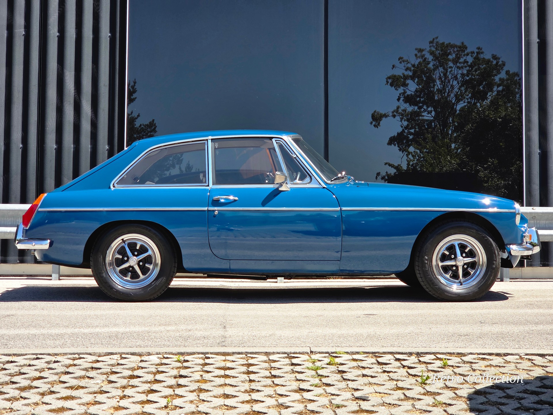 MG MGB GT - ultime série avec pare-chocs chromés - Overdrive - voiture CH - Expertisée vétéran 01.06.2026.-image-1