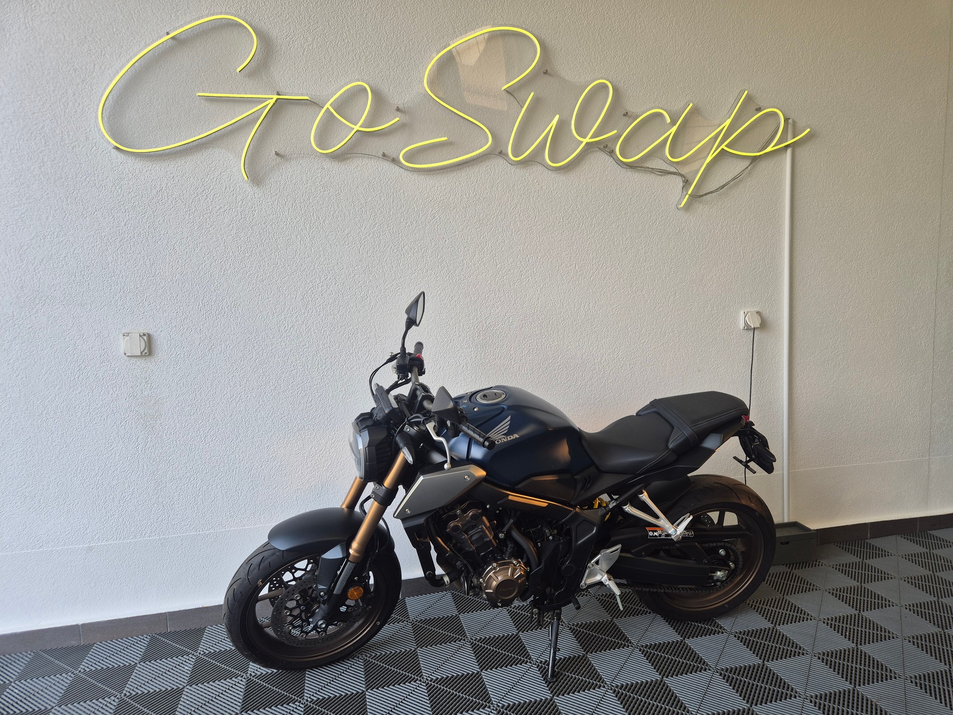 HONDA CB 650 R * 35kW * Echappement Akrapovic *-image-6