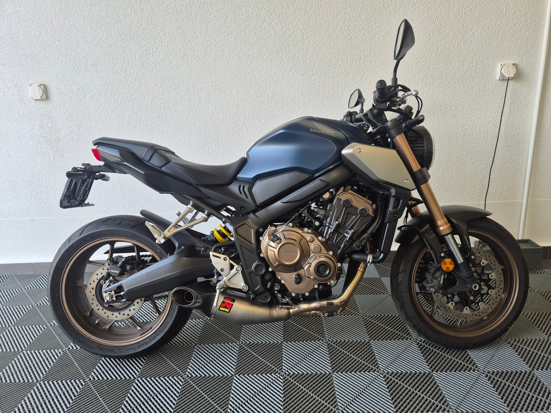 HONDA CB 650 R * 35kW * Echappement Akrapovic *-image-0