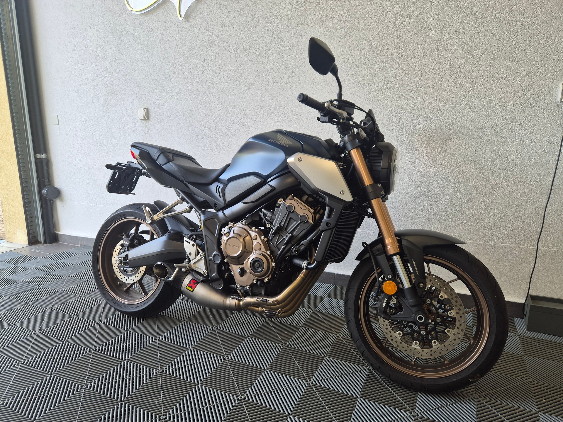 HONDA CB 650 R * 35kW * Echappement Akrapovic *-image-1
