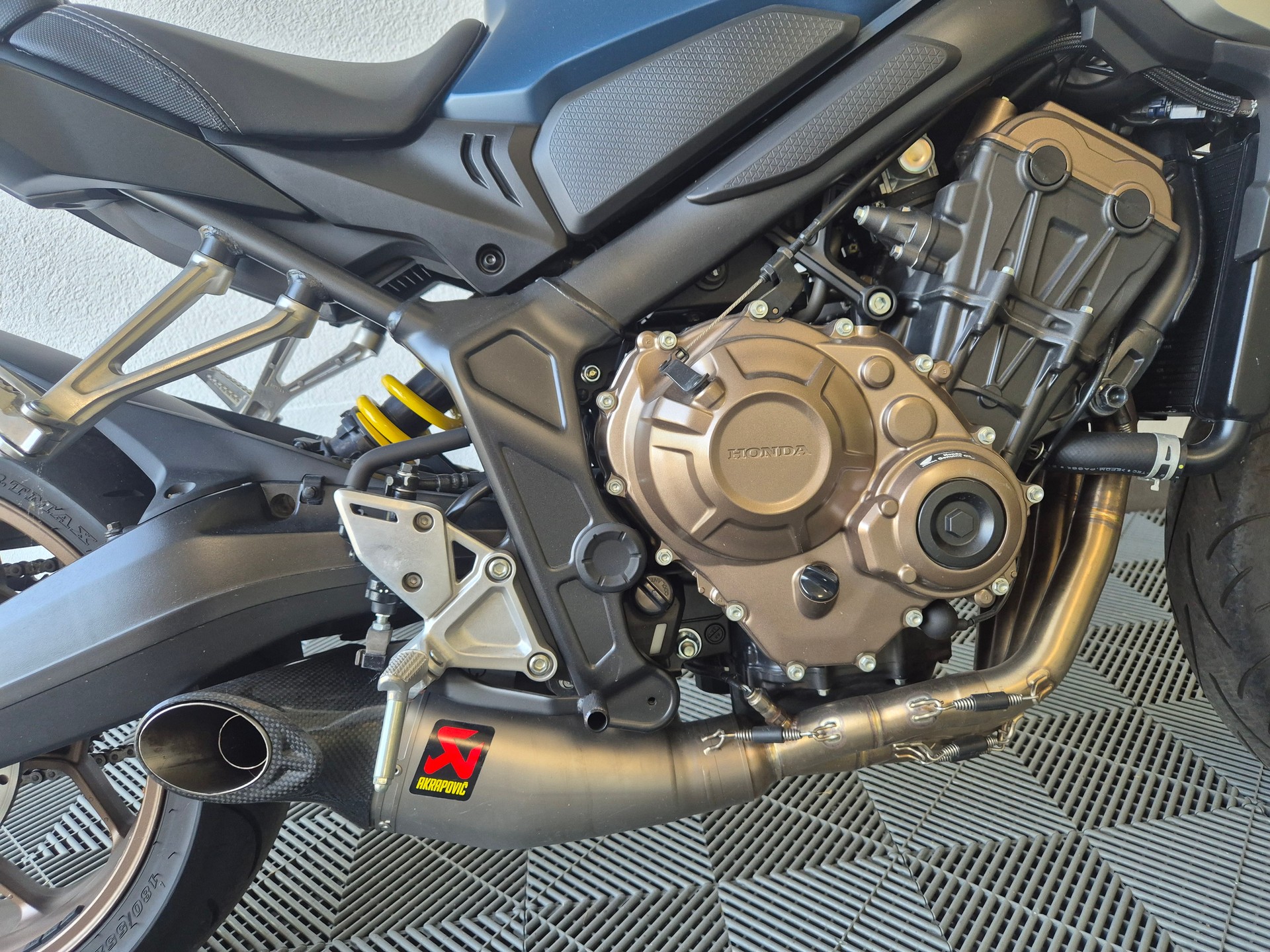 HONDA CB 650 R * 35kW * Echappement Akrapovic *-image-4