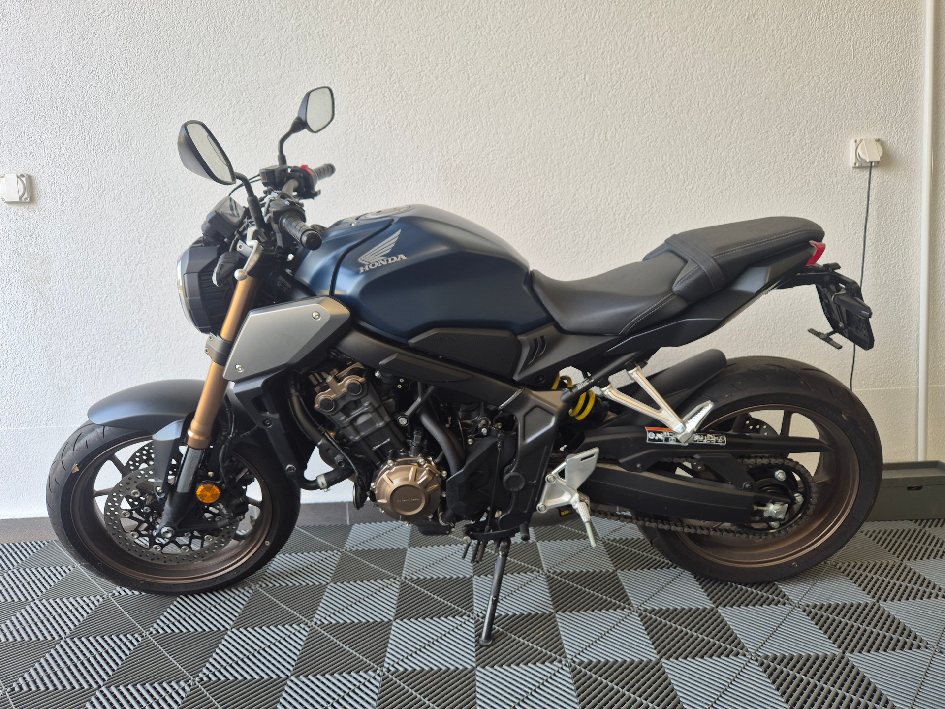 HONDA CB 650 R * 35kW * Echappement Akrapovic *-image-7