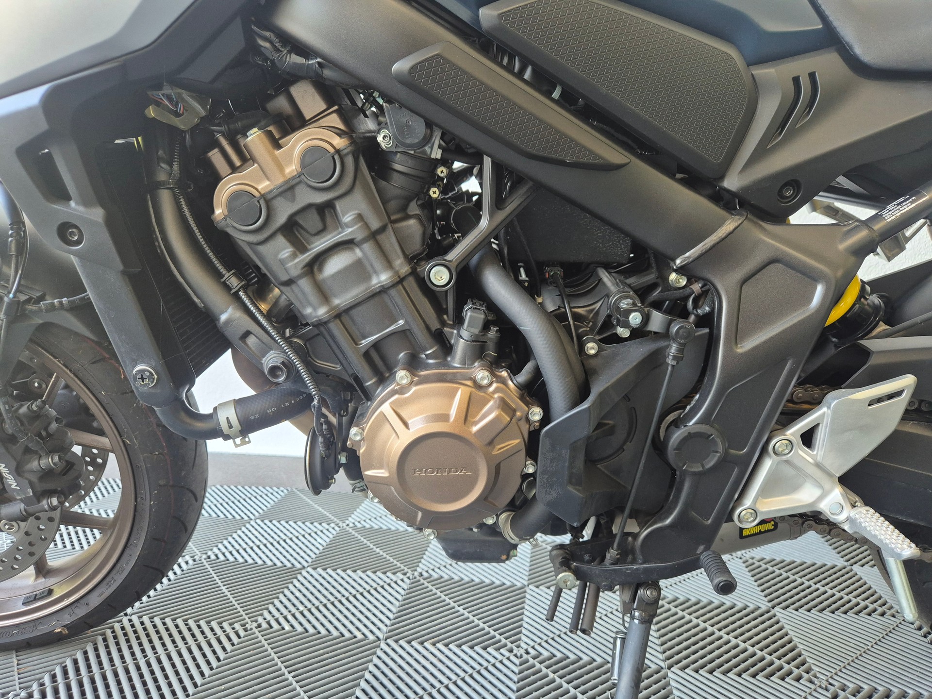 HONDA CB 650 R * 35kW * Echappement Akrapovic *-image-10