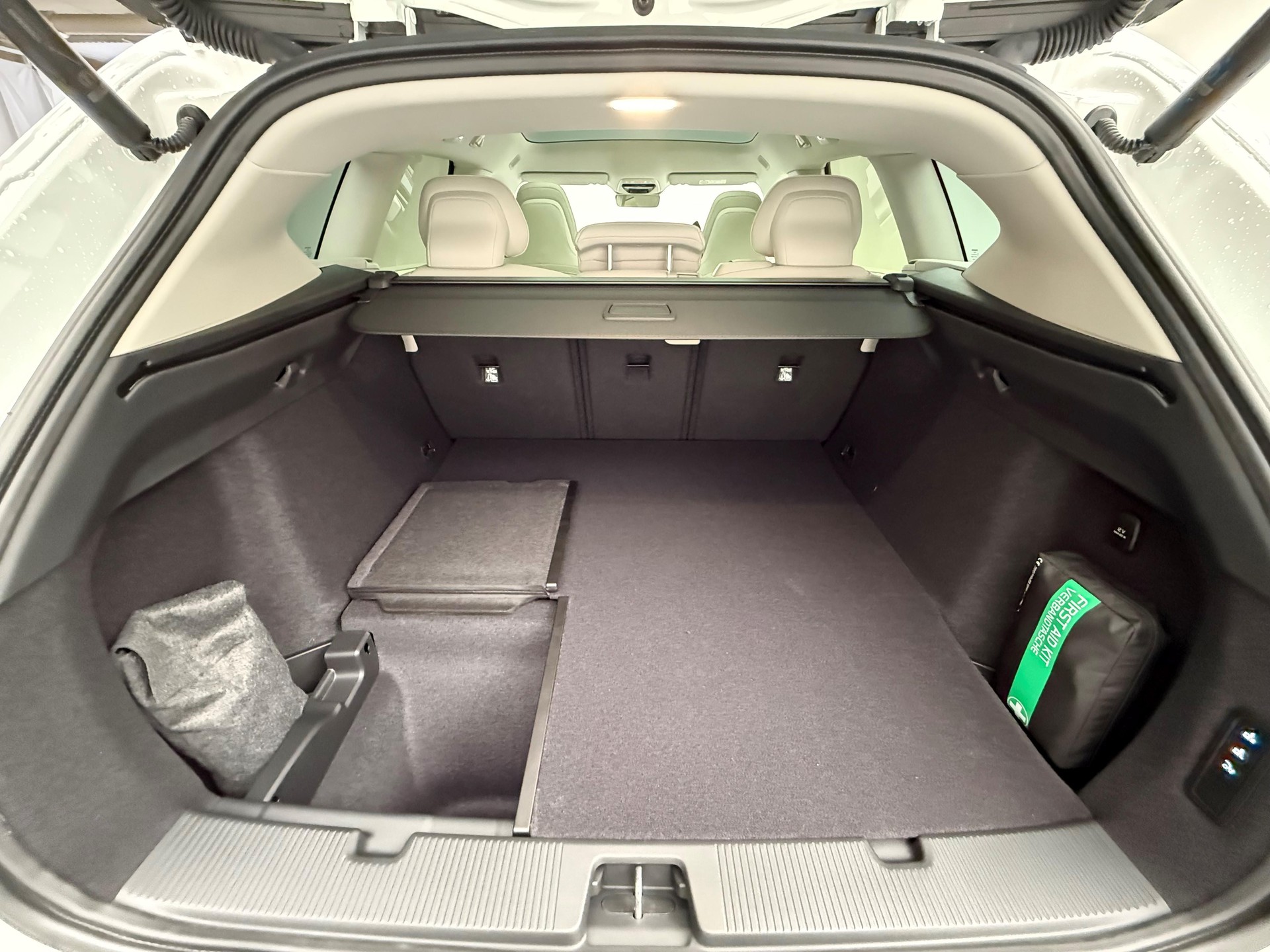 VOLVO EX60 Twin Ultra AWD-image-19