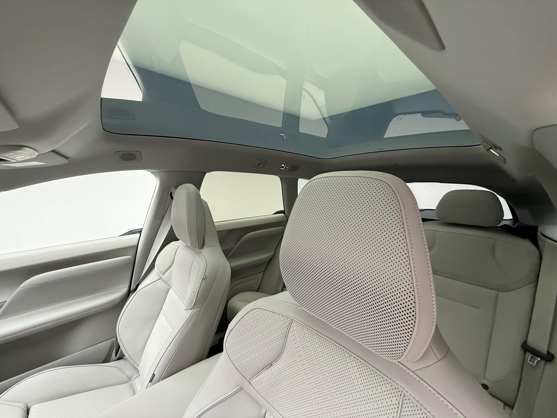 VOLVO EX60 Twin Ultra AWD-image-12