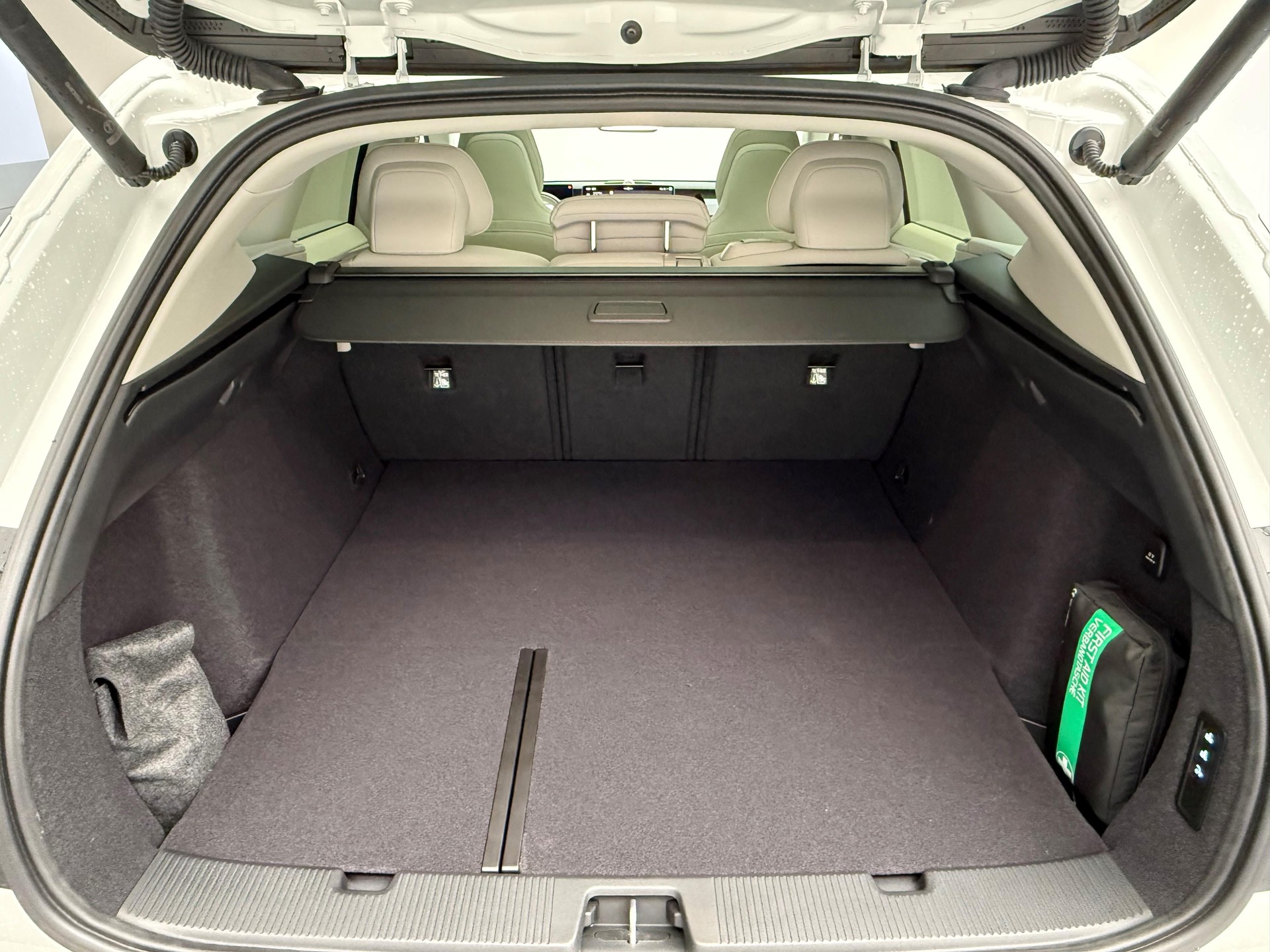 VOLVO EX60 Twin Ultra AWD-image-18