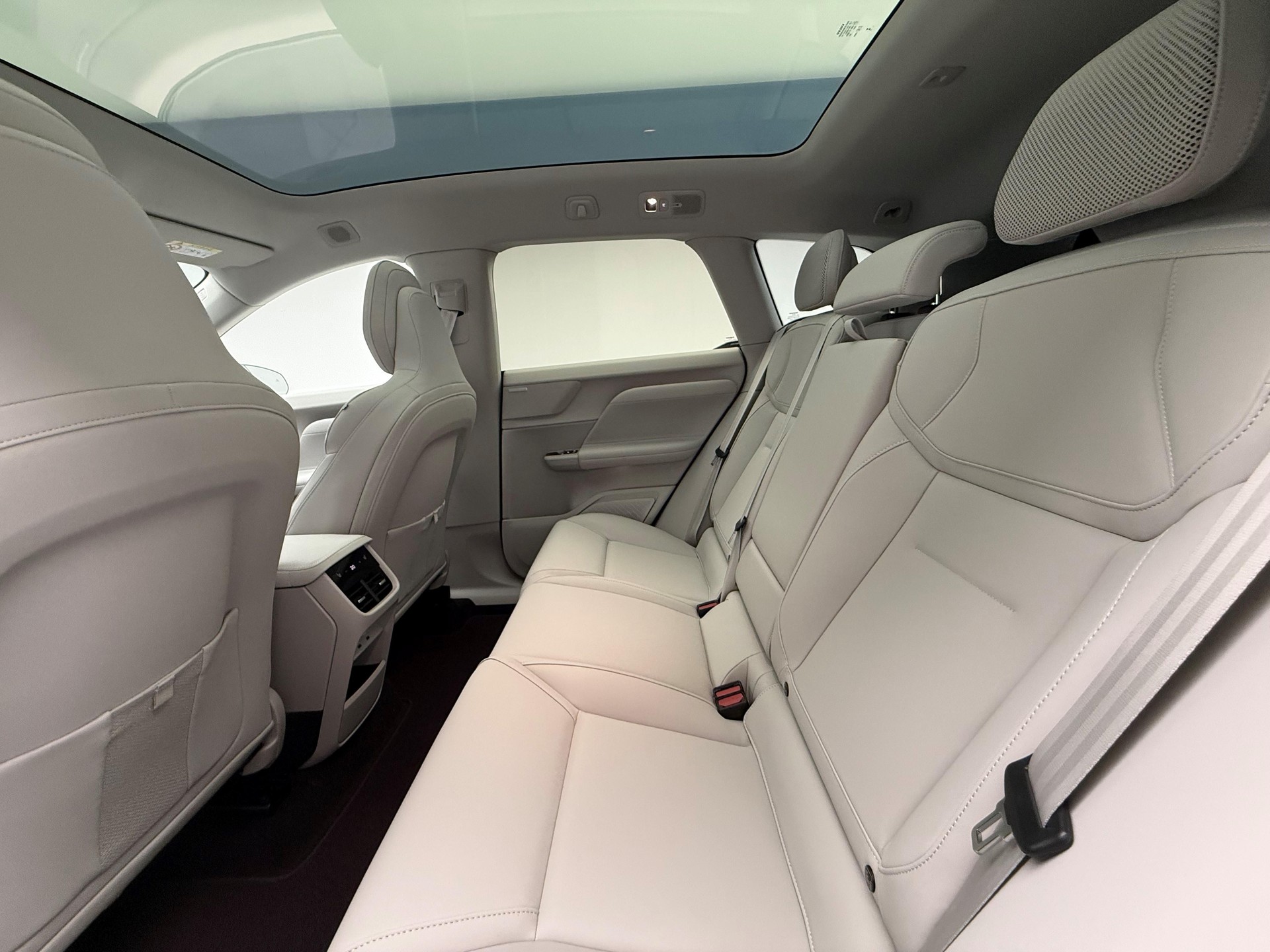 VOLVO EX60 Twin Ultra AWD-image-17