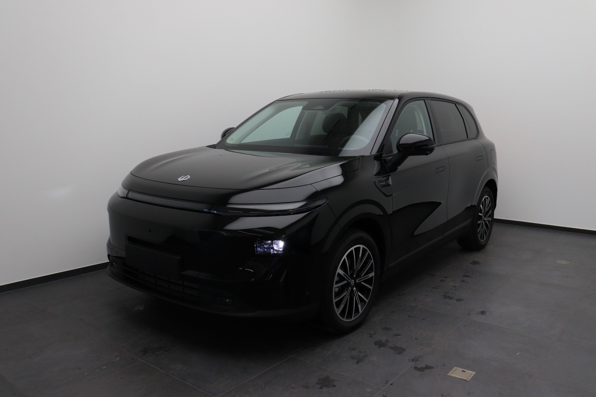 LEAPMOTOR B10 Design 1.5 Hybrid EV