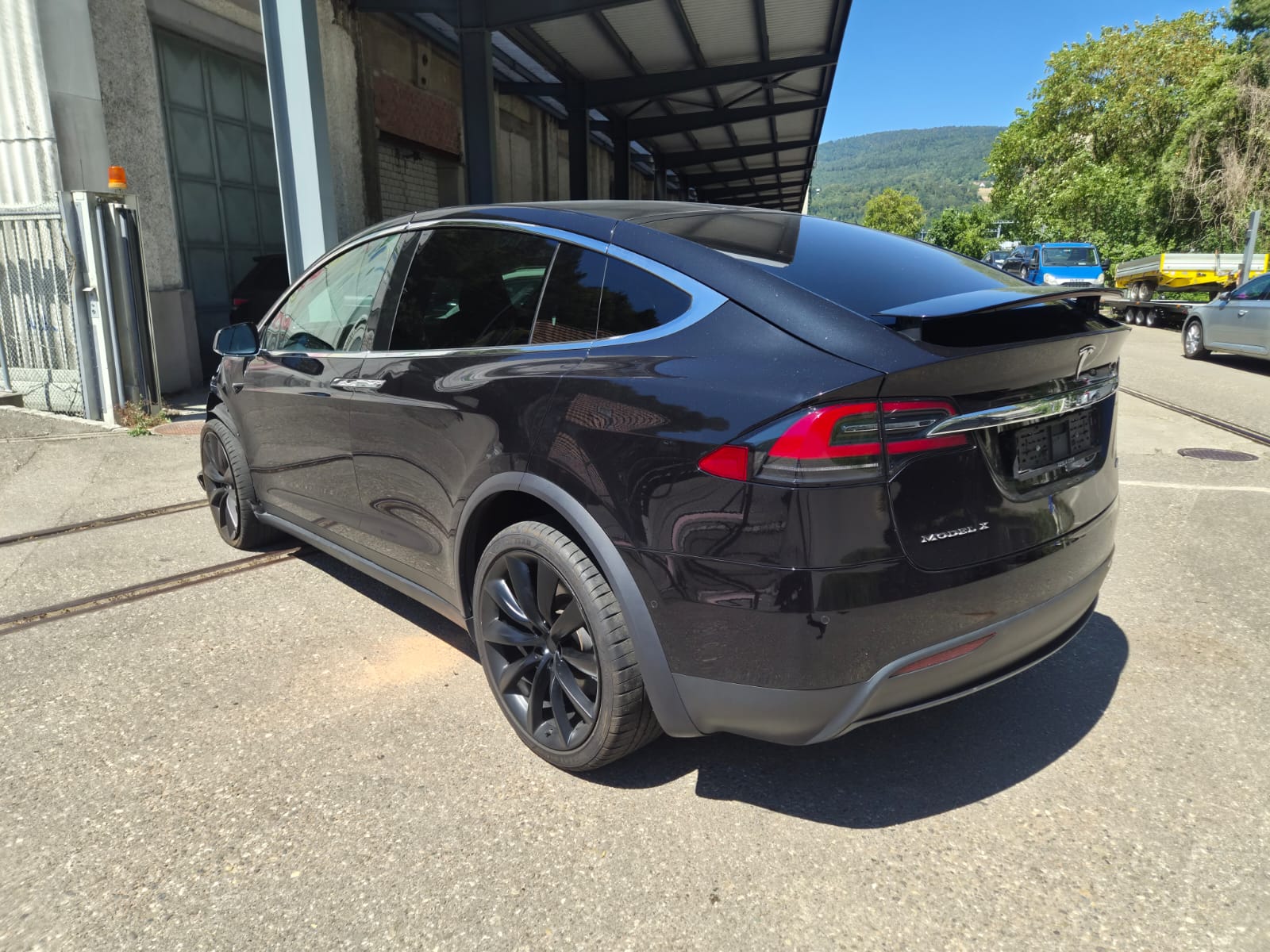 TESLA Model X 100 D-showroom-element-1