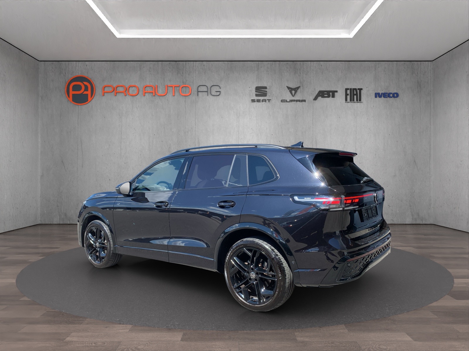 VW Tiguan 2.0 TSI DSG R-Line 4Motion-showroom-element-2