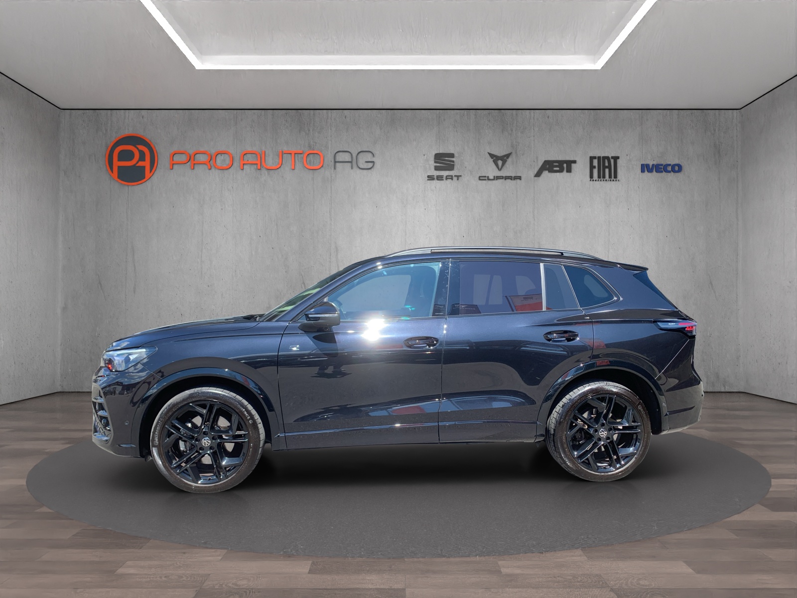 VW Tiguan 2.0 TSI DSG R-Line 4Motion-showroom-element-1