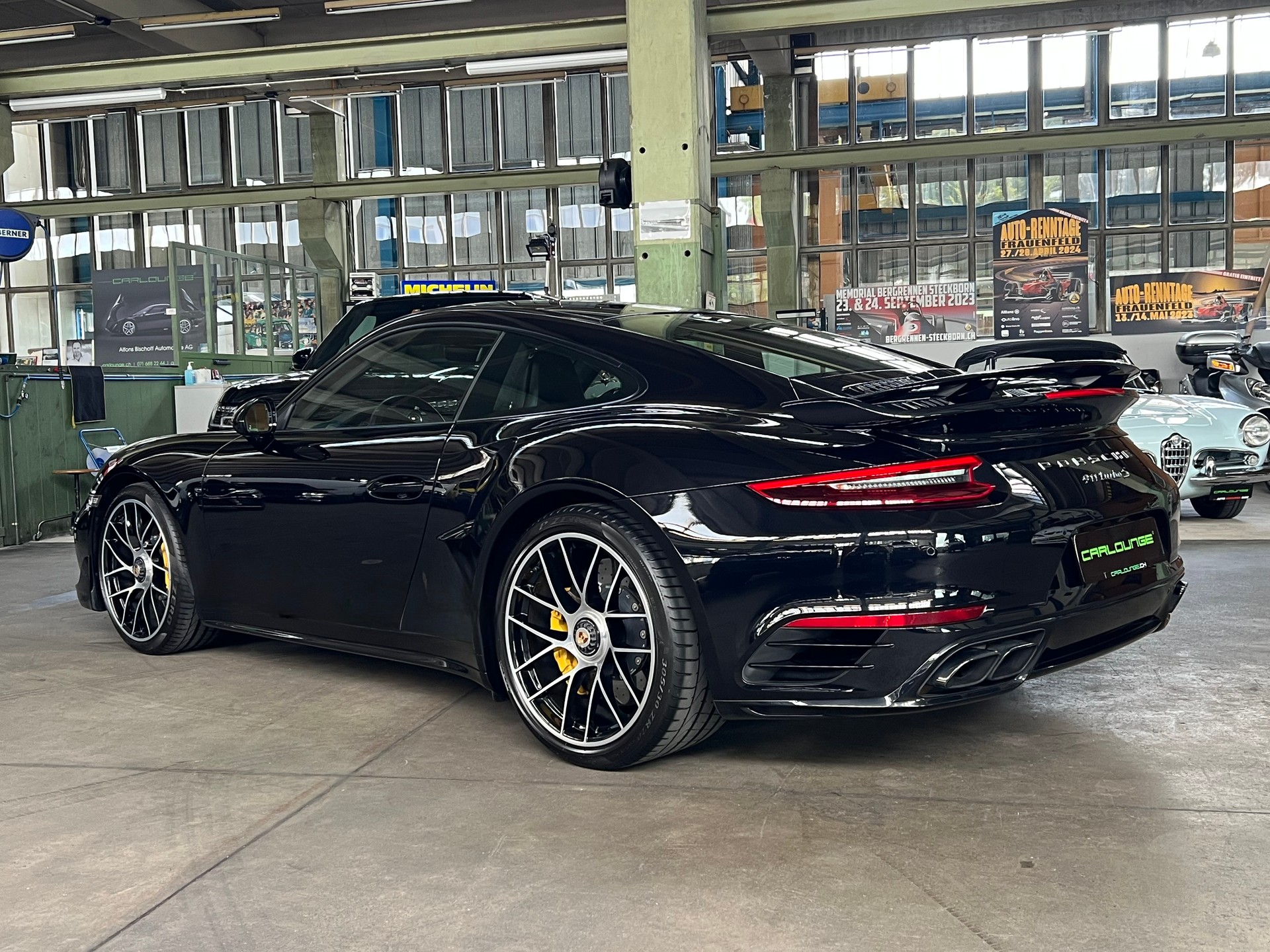 PORSCHE 911 Turbo S PDK-showroom-element-1