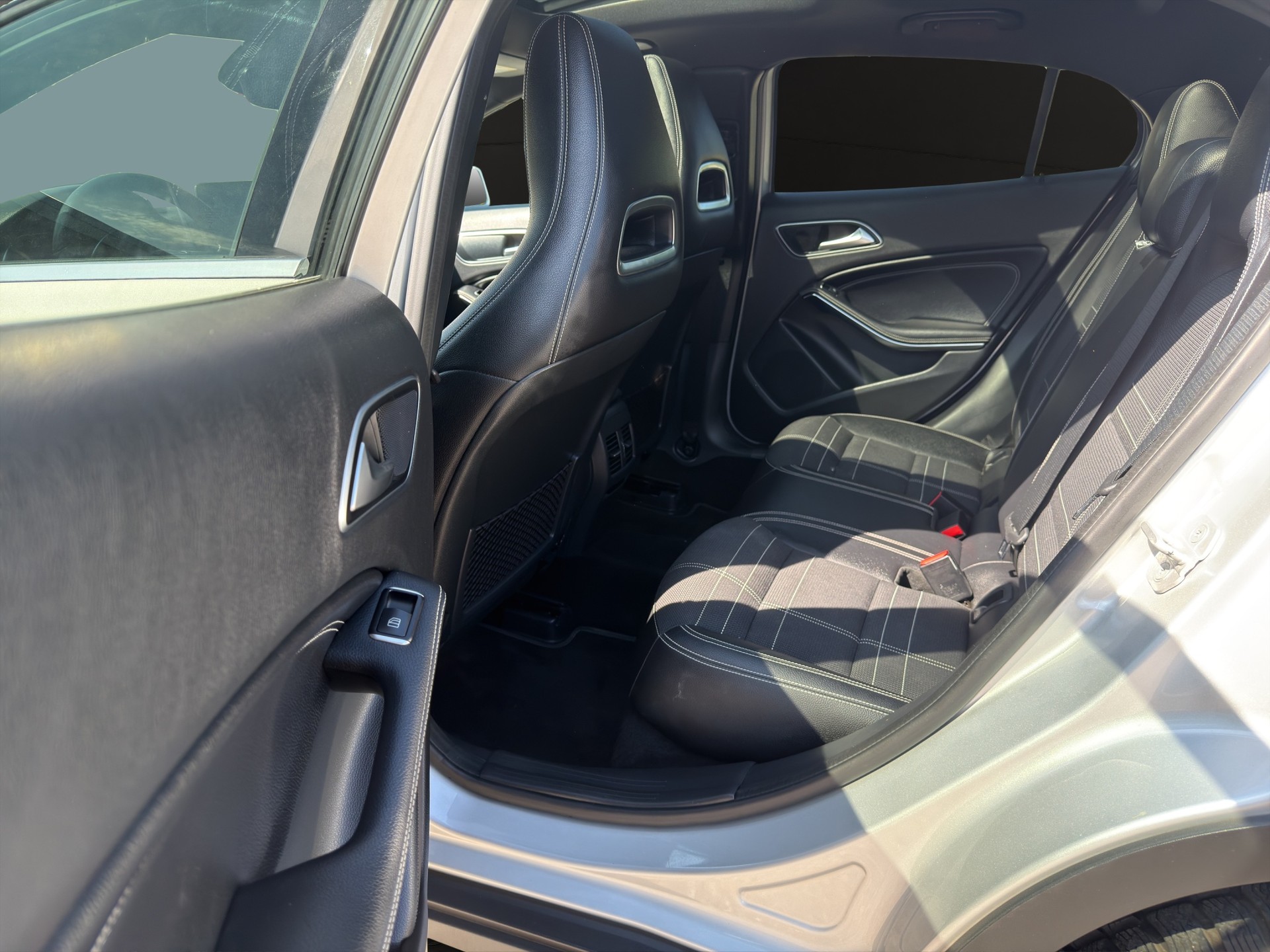 MERCEDES-BENZ GLA 200 Urban 7G-DCT-image-13