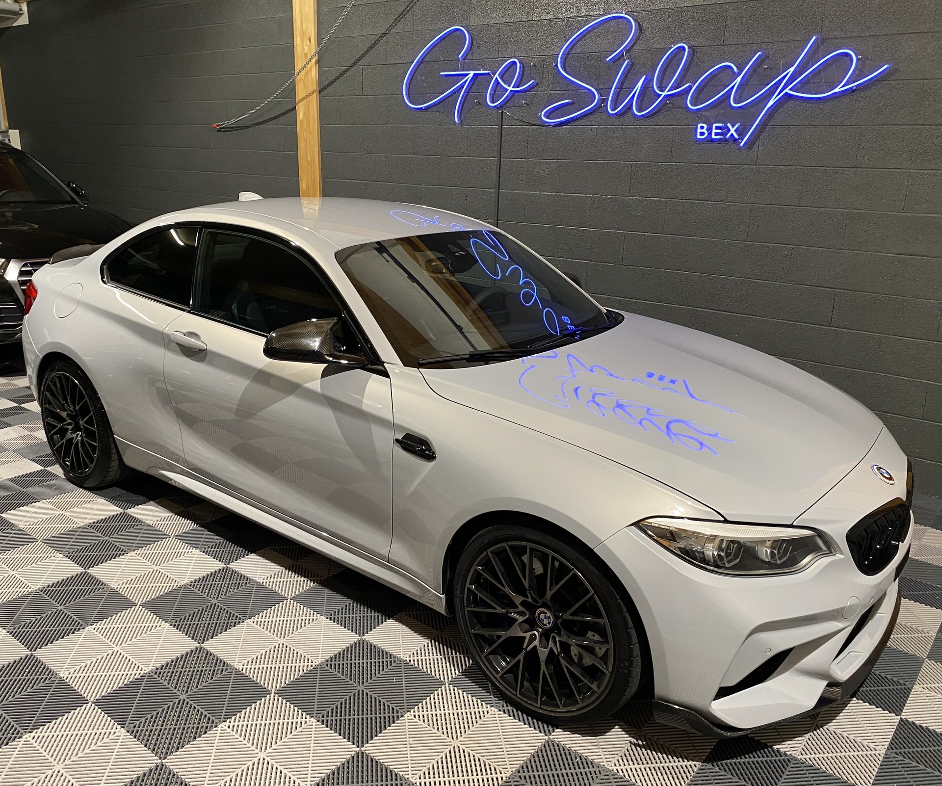 BMW M2 Competition Drivelogic-showroom-element-1