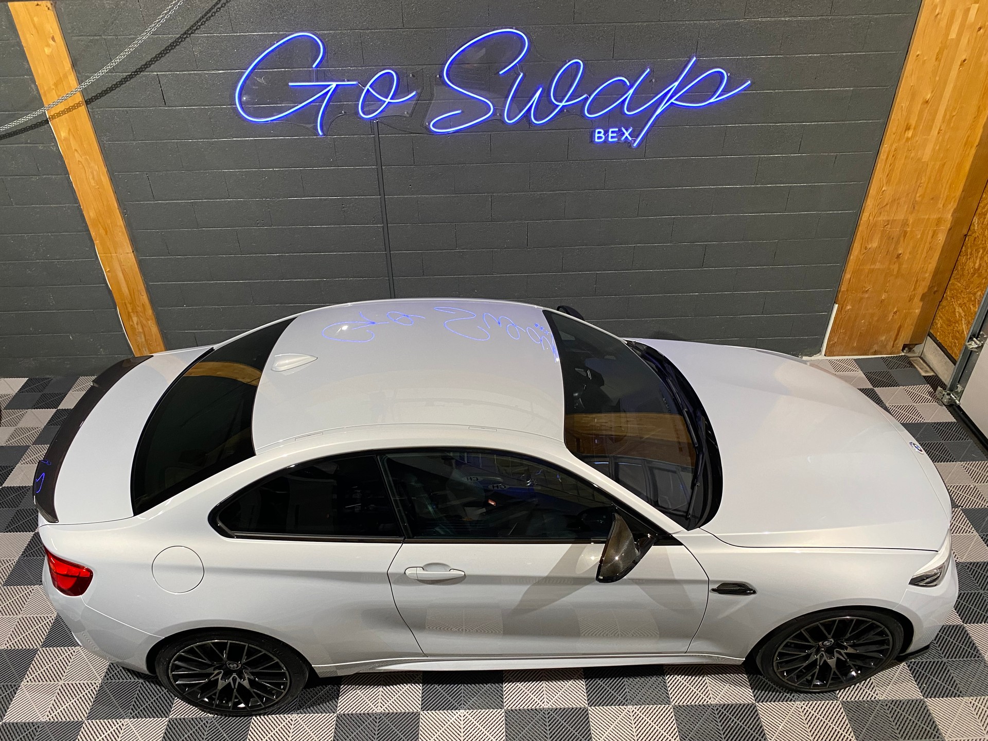 BMW M2 Competition Drivelogic-showroom-element-2