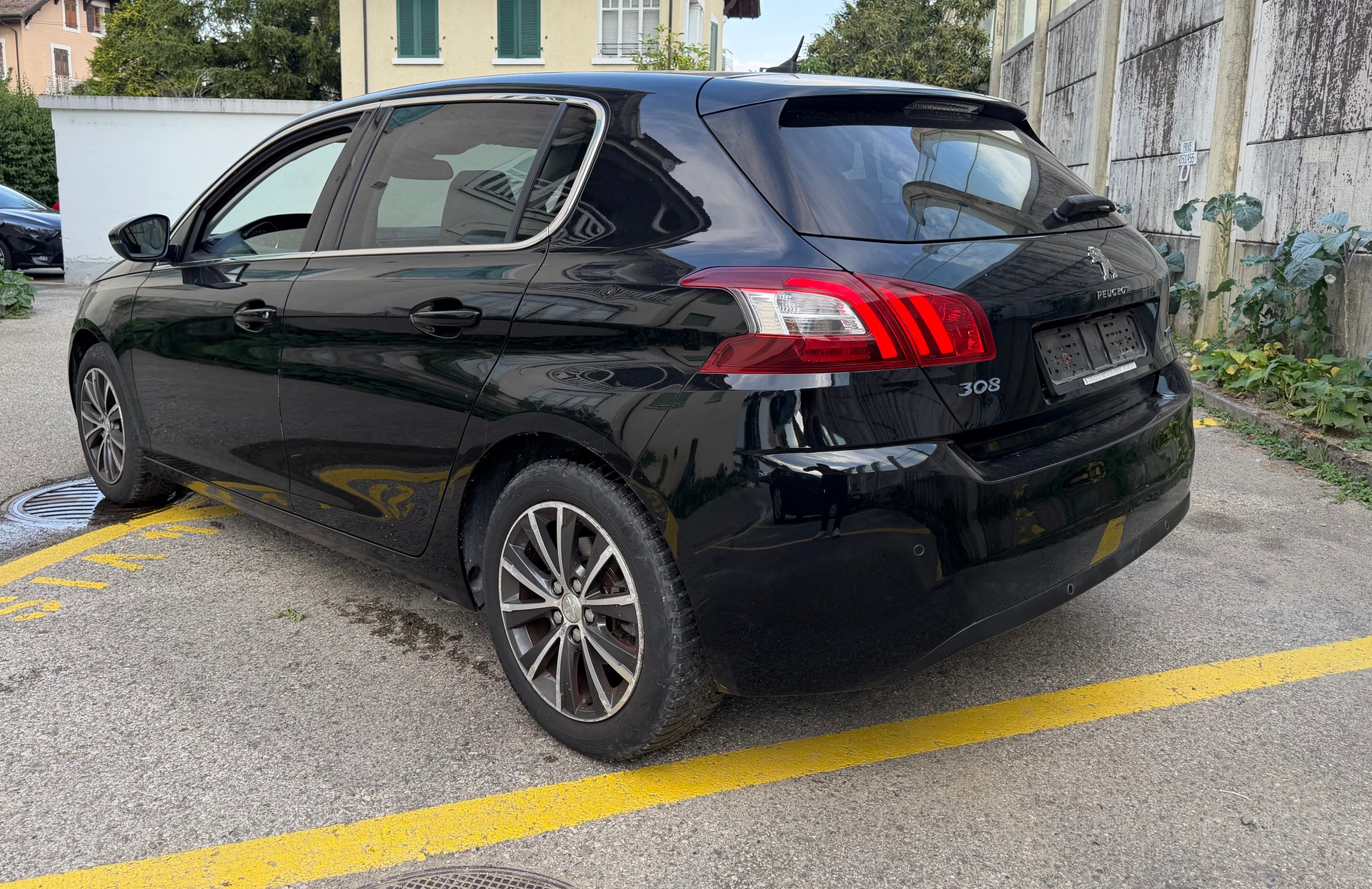 PEUGEOT 308 1.2 THP Allure-image-3